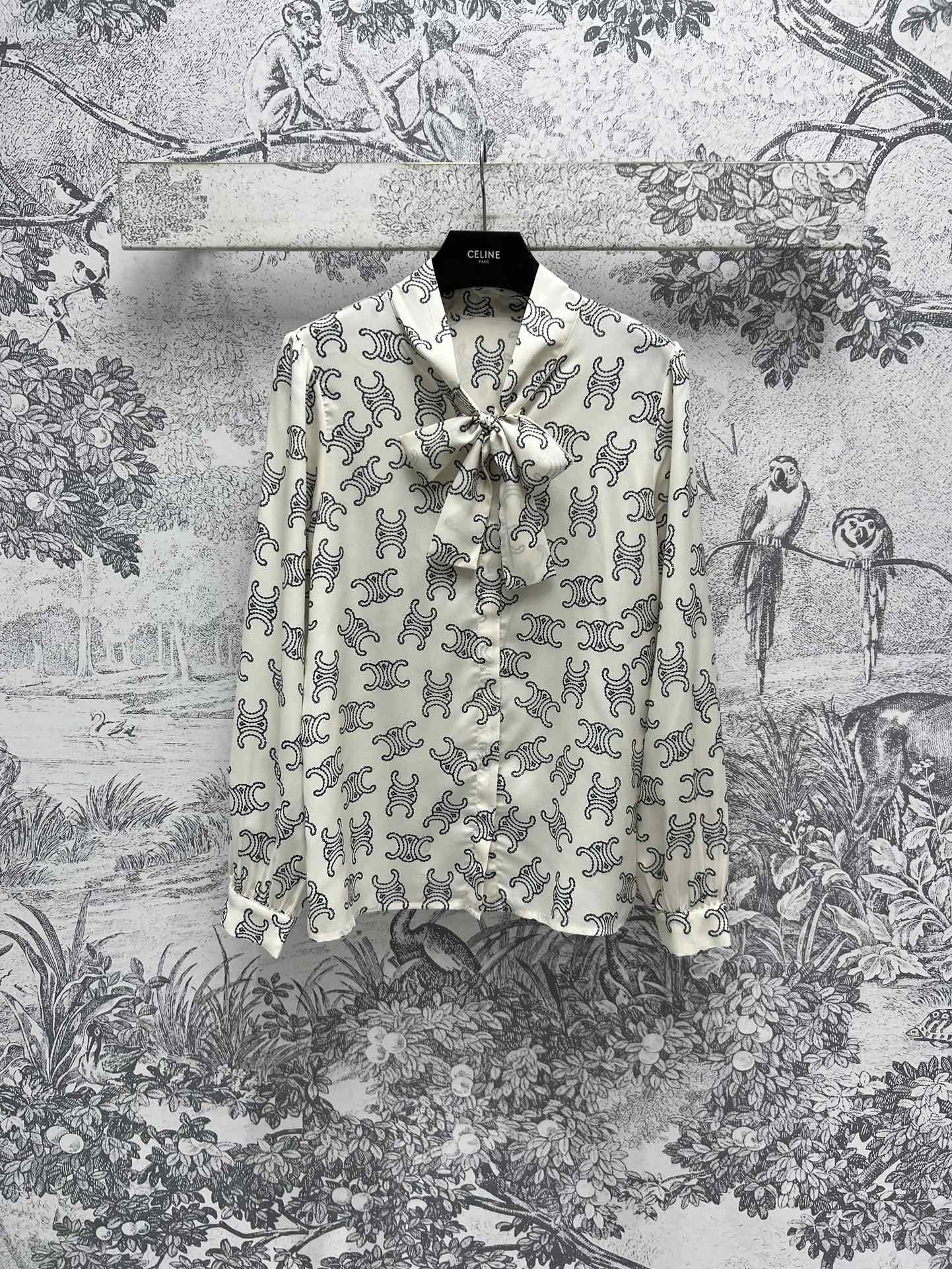 NO:298875,CE Home 25 Early Spring New Arc de Triomphe Presbyterian lace-up shirt Temperament stand-up collar streamer design Basic style elegant high-end and fashionable Classic Arc de Triomphe Presbyterian full of retro feel One color three codes SML, Shirts,alexander wang19860909CE家 25早春新款 凯旋门老花系带衬衫 气质立领飘带设计 基础版型优雅高级又时髦 经典的凯旋门老花复古感十足 一色三码 SML,,shirts,alexander wang,Women's clothing