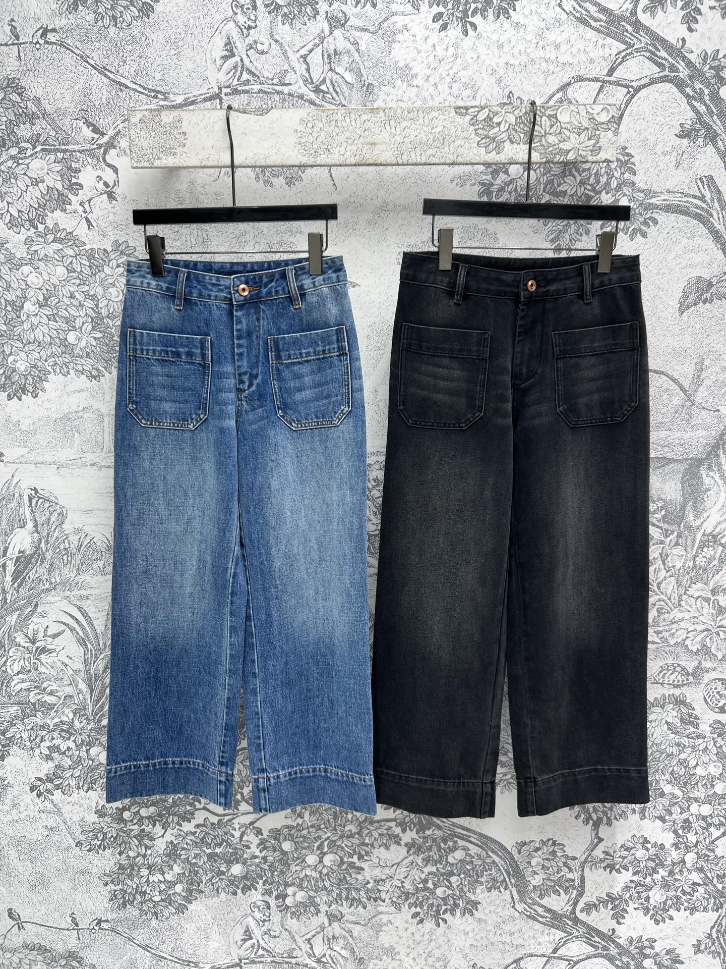 NO:315417,New early spring style, high waist straight wide-leg pants, the upper body hides flesh and makes you look slim, any leg shape can be easily controlled. The pants are very suitable for all leg shapes, easy to hide flesh and make you look slim, easy to hide meat and make you look slim, early spring matching is fashionable and trendy, imported denim fabric 26-27-28-29-30,,alexander wang19860909早春新款 高腰直筒阔腿裤型 上身藏肉又显瘦 任何腿型都能轻松驾驭 裤型非常适合各种腿型穿搭 轻松藏肉又显个 早春搭配时髦又潮流 进口牛仔面料 26-27-28-29-30,,alexander wang,Women's clothing