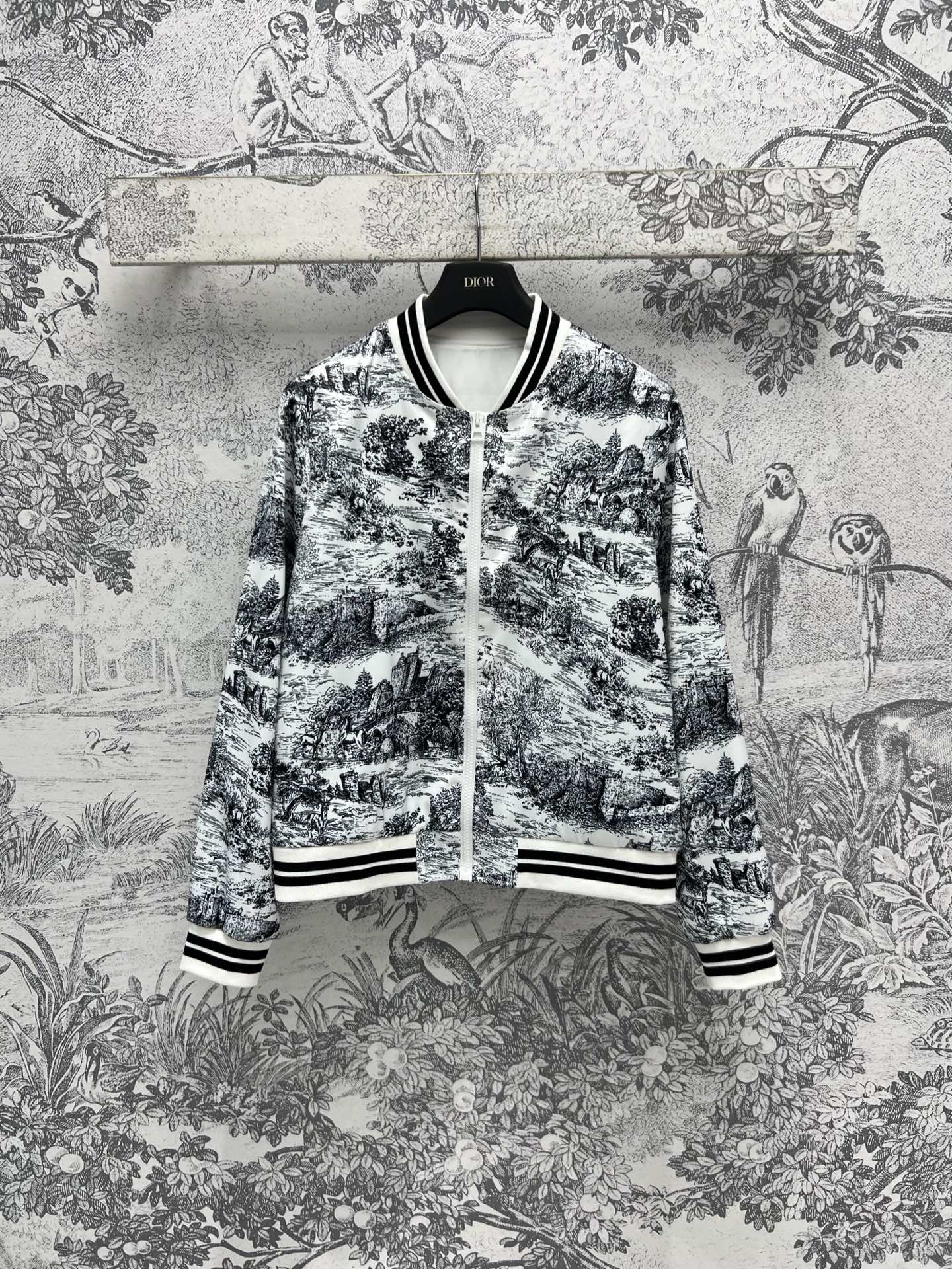 NO:315389,D Home 25 Early Spring New Jungle Printed Jacket Jacket, Comfortable and Fashionable, Retro Jungle Pattern, Delivering Different Wearing Styles, The Style is very slim and versatile, and the slim and fat girl can easily control one color three codes SML,,dior, jackets & coats, jackets & coats, alexander wang19860909D家 25早春新款 丛林印花图案夹克外套 上身舒适又时尚 复古的丛林图案 演绎不同的穿搭风格 版型非常显瘦百搭 微胖妹纸也能轻松驾驭 一色三码 SML,,dior,jackets & coats,jackets & coats,alexander wang,Women's clothing