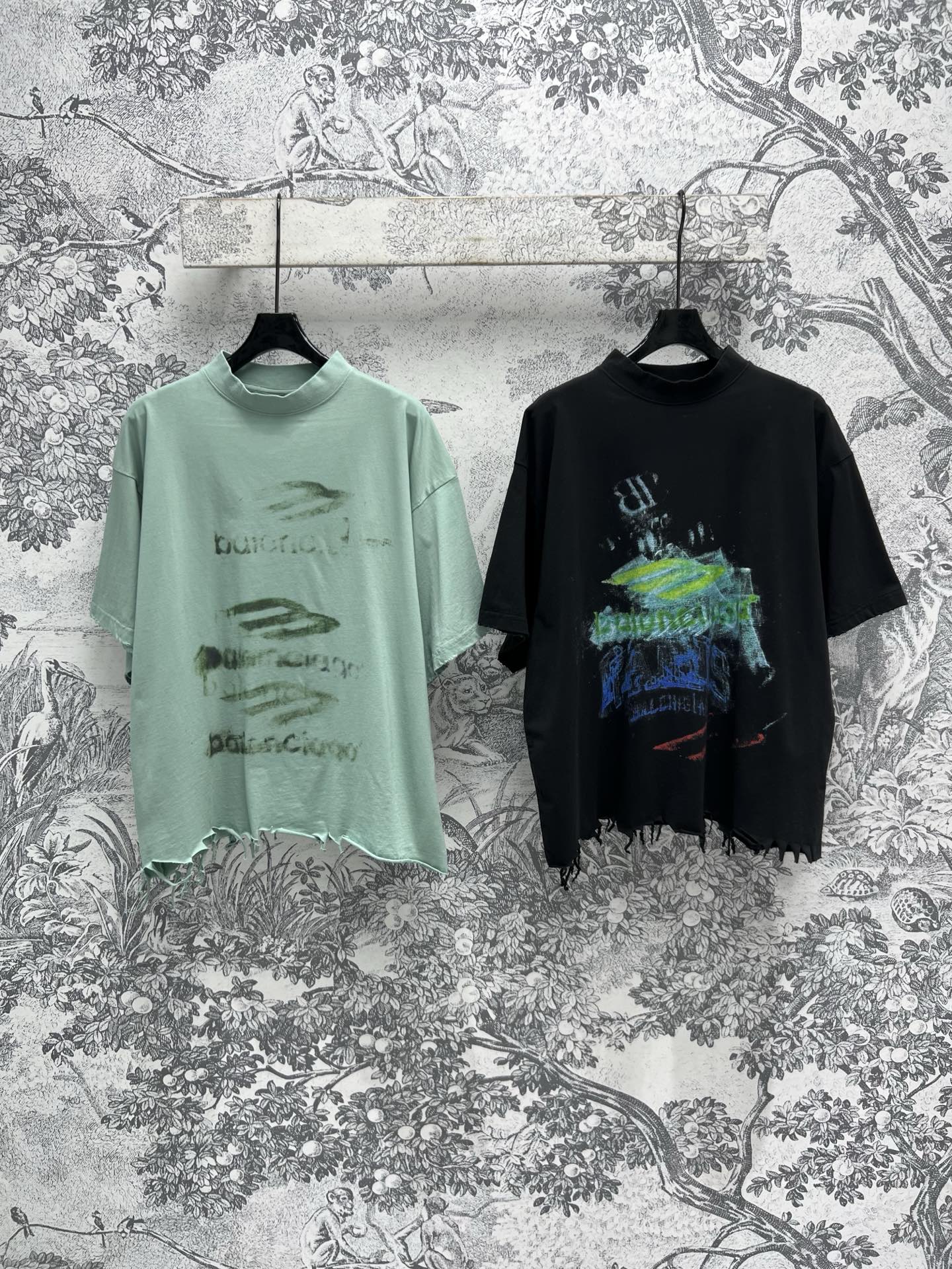 NO:315966,25 early spring new style tassel loose short-sleeved T-shirt, loose silhouette T-shirt, same style for men and women, simple and refreshing and comfortable, customer-supplied pure cotton material, positioned printed pattern, two colors and three codes SML,,T-shirt,tees,t-shirt,alexander wang1986090925早春新款 流苏宽松短袖T恤 廓形宽松T恤 男女同款 简约又清爽舒适 客供纯棉料 定位的印花图案 两色三码 SML,,T-shirt,tees，t-shirt,alexander wang,Women's clothing