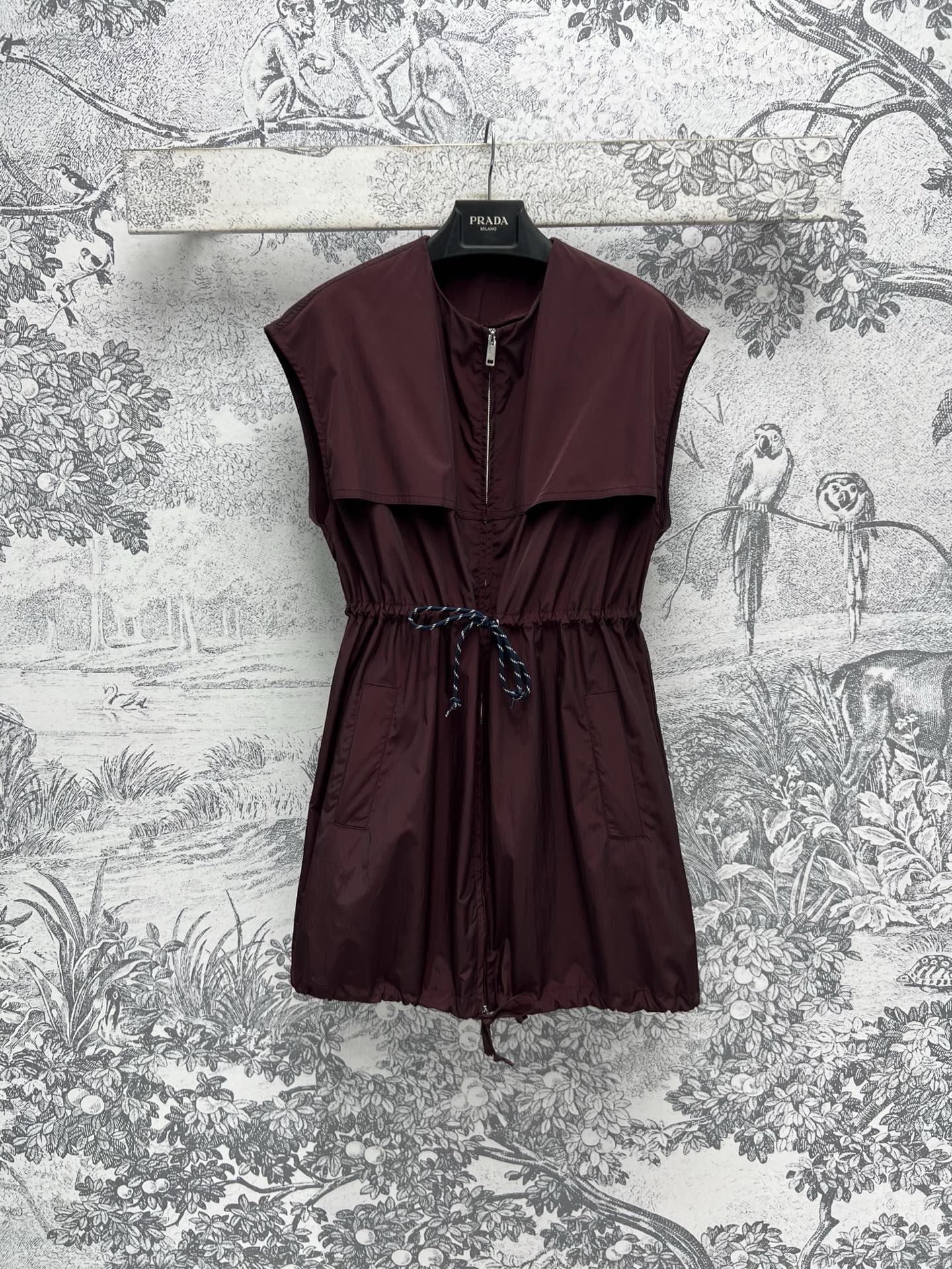 NO:316569,PD Home 25 Early Spring New Style Brown-red Sleeveless Waist Dress Can be worn as a vest Unzipped Zip Clothing Brown-red is full of high-end feel, waist drawstring creates a waist-hugging outline, perfectly lengthening the legs, super long legs, cool and handsome, sweet and salty upper body, not picky at all, one color, three sizes SML,,dior, skirts, alexander wang19860909PD家 25早春新款 棕红色无袖收腰连衣裙 拉开拉链可以当马甲穿 棕红色系满满的高级感 腰间抽绳打造收腰轮廓 完美拉长腿部比例超级显腿长 酷帅减龄感十足 上身可甜盐 完全不挑人 一色三码 SML,,dior,skirts,alexander wang,Women's clothing