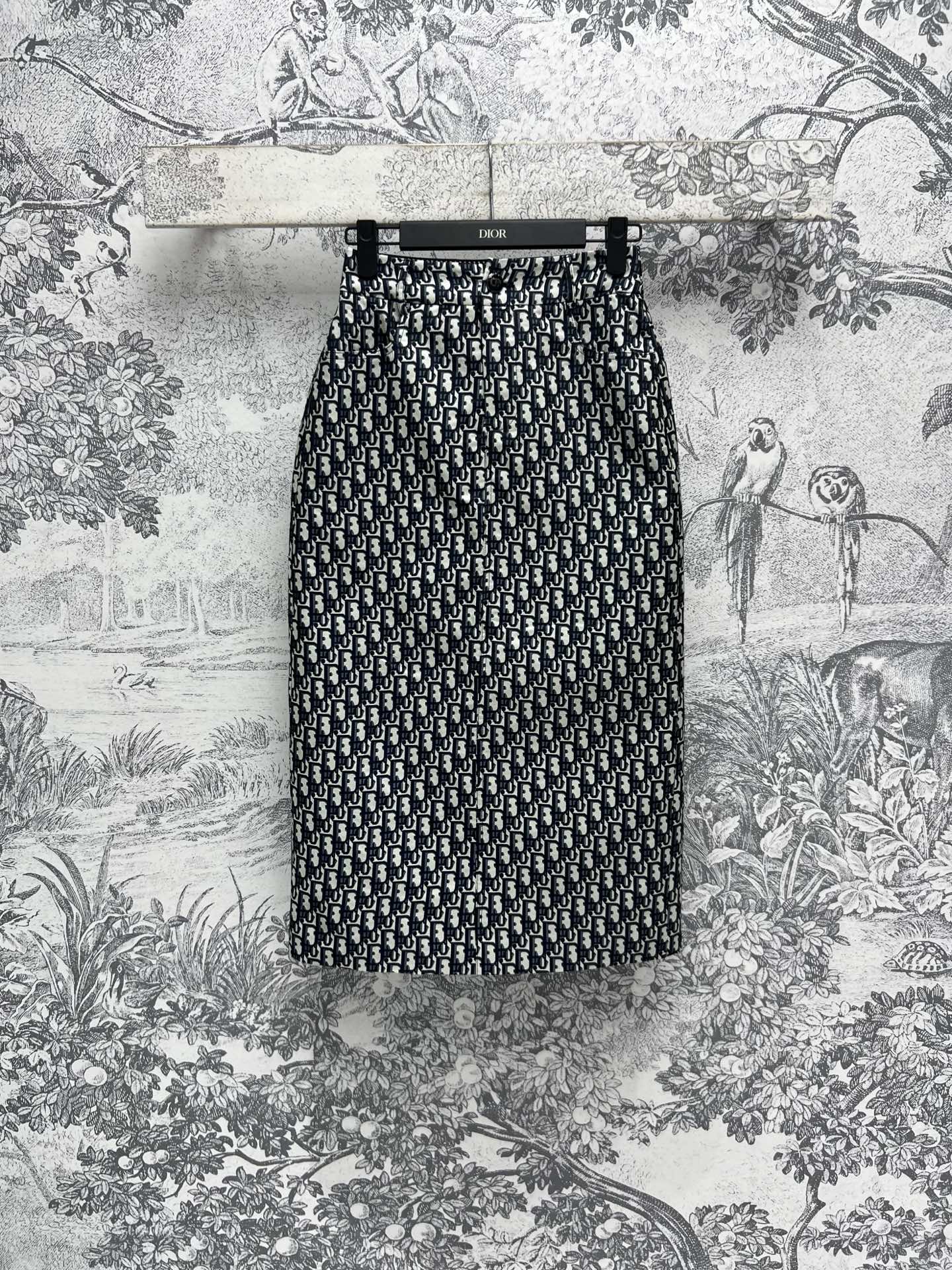 NO:317028,D Home 25 Early Spring New Style Classic Letter Jacquard Wrapped Long Skirt High Waist A-line Large Skirt Details Double-sided Pockets High-Body Body Scale Customized Jacquard Fabric One Color Three Codes SML, Dior, Skirts, Alexander Wang19860909D家 25早春新款 经典字母提花包裹长半裙 高腰a字大裙摆 双侧口袋细节 上身很拉比例感 定制的提花面料 一色三码 SML,,dior,skirts,alexander wang,Women's clothing