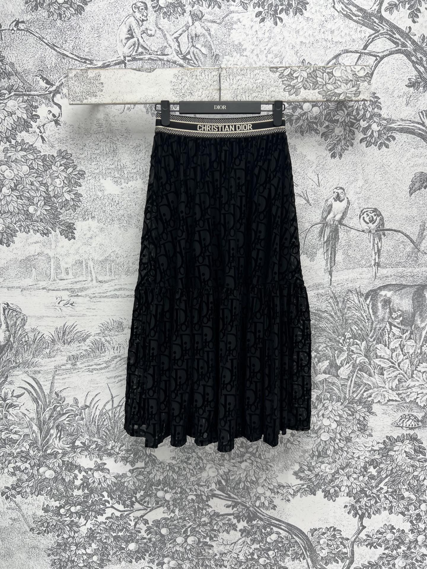 NO:317024,D Home 25 Early Spring New Style Webbing Spliced ​​Mesh Skirts Webbing Logo's elastic waist design is fashionable and high-end. Fully printed D letter pattern is very in place. Fashionable and beautiful. Just the right length. The upper body is more exquisite and fashionable. The skirt is flowing and has a summery flavor. A versatile and unmatched fashion item. One color and three codes. SML, dior, skirts, alexander wang19860909D家 25早春新款 织带拼接网纱半身裙 织带Logo松紧腰的设计时髦又高级 满印的D字母图案 非常到位 时髦洋气又好看 恰到好处的长度 上身更为精致洋气 裙摆飘逸很有夏天的味道 百搭不出错的时尚单品 一色三码 SML,,dior,skirts,alexander wang,Women's clothing