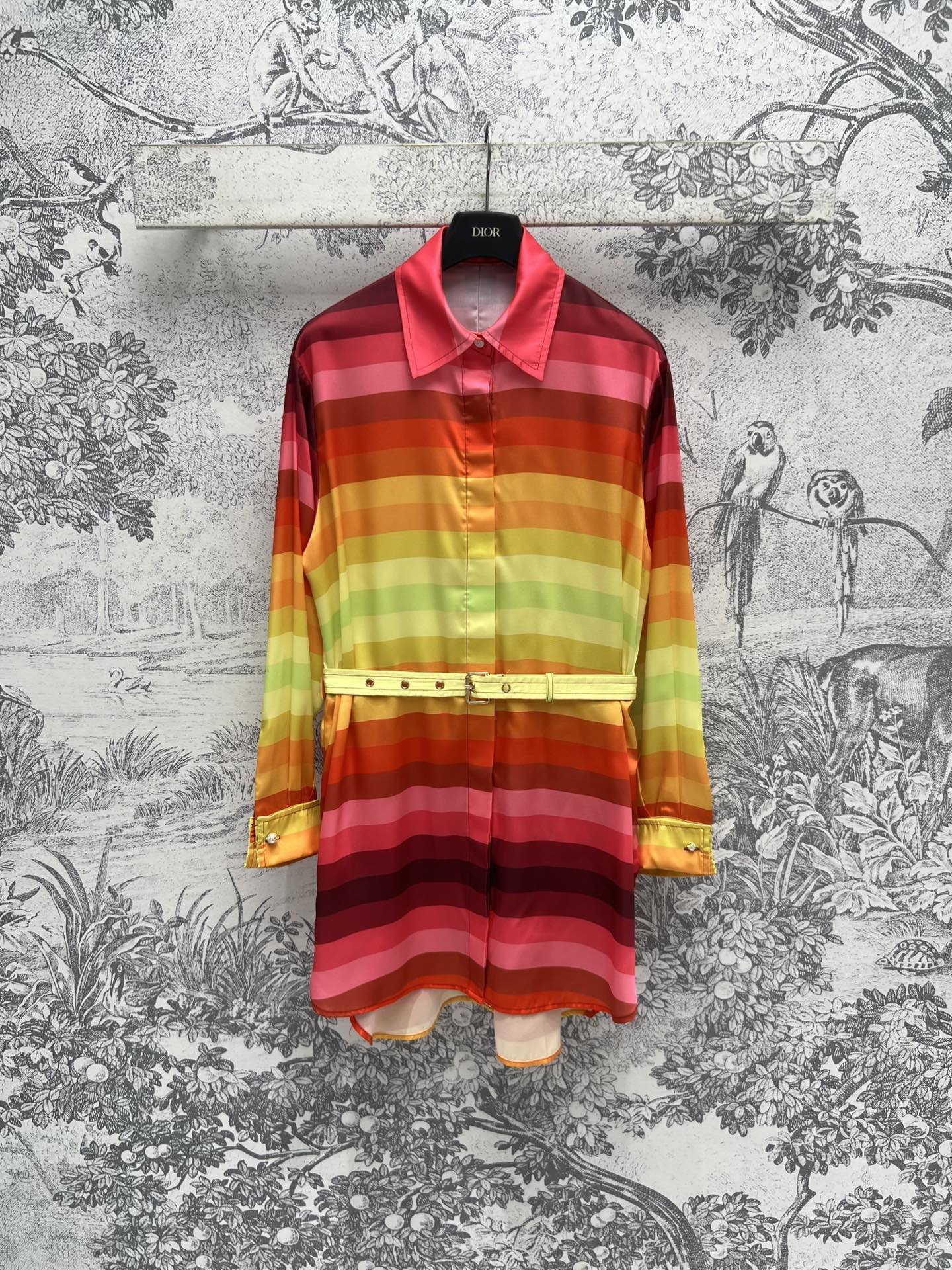 NO:307444,D Home 25 Early Spring New Rainbow Striped Shirt Dress Rainbow Striped Print Pattern Temperament Lapel Three-dimensional Cut H Shirt Style versatile and Not Picky People With Belts Waist Slimming Elegant Intellectual and Sweet Sexy One Color Three Size SML, Dior, Skirts, Alexander Wang19860909D家 25早春新款 彩虹条纹衬衣连衣裙 彩虹条纹印花图案 气质翻领 立体剪裁H衬衣版型百搭不挑人 搭配腰带收腰显瘦 优雅知性不失甜美 一色三码 SML,,dior,skirts,alexander wang,Women's clothing