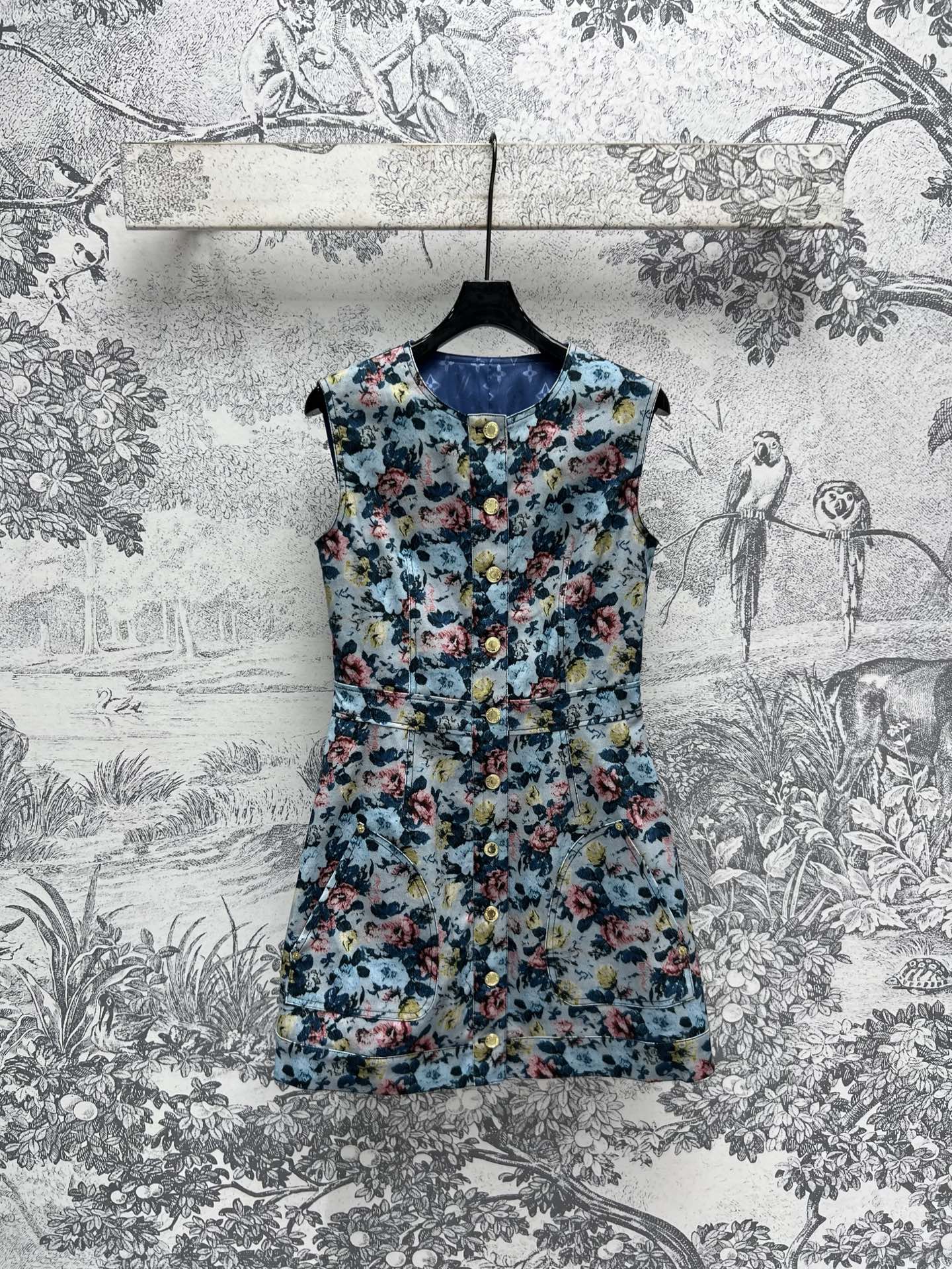 NO:307995,L Home 25 Early Spring New Style Floral Pattern Jacquard Series Lapel Short Jacket   Single Breaked Short Skirt   Vest Dress A set of upper body to create a age-reducing temperament Lady Customized retro floral jacquard fabric Deep V lapel Jacket Short Jacket Cut Style Big Slim Top Body A series of super high-end One Color Three SML,,louis vuitton, skirts, jackets & coats,alexander wang19860909L家 25早春新款 花卉图案提花系列 翻领短款夹克 单排扣短裙 背心连衣裙 一套上身打造减龄气质淑女 定制复古花卉提花面料 深V翻领夹克短款夹克剪裁版型 上身巨显瘦 一系列超高级 一色三码 SML,,louis vuitton,skirts,jackets & coats,alexander wang,Women's clothing