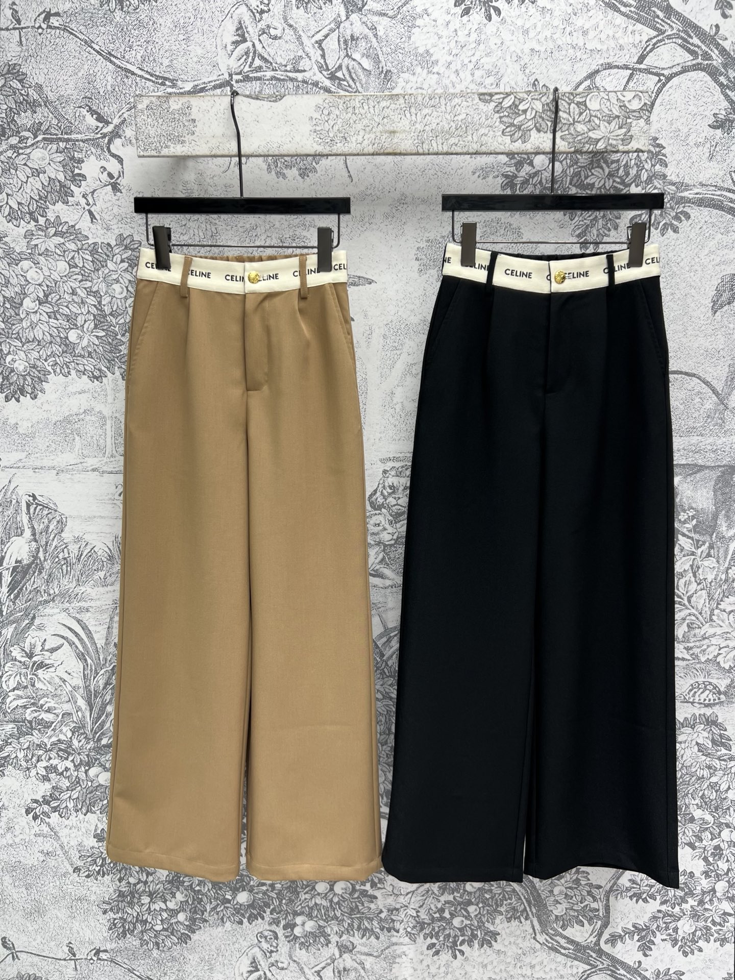 NO:310143,CE Home 25 Early Spring New Logo Webbing Waist Casual Pants Super Covering Meat Slimming The waist is a classic letter embroidered webbing logo with webbing. It also has webbing. The wide-leg style does not pick the figure and makes the legs look long and beautiful. It looks good with any item. The upper body is sweet and cool. It is definitely a versatile item. Two colors and three codes. SML, alexander wang19860909CE家 25早春新款 logo织带腰头休闲裤 超级遮肉显瘦 腰头是经典的字母刺绣织带logo 里面也带有织带 阔腿版型不挑身材超级显腿长搭配任何单品都很好看 上身可甜可酷视觉大长腿 绝对是百搭单品 两色三码 SML,,alexander wang,Women's clothing