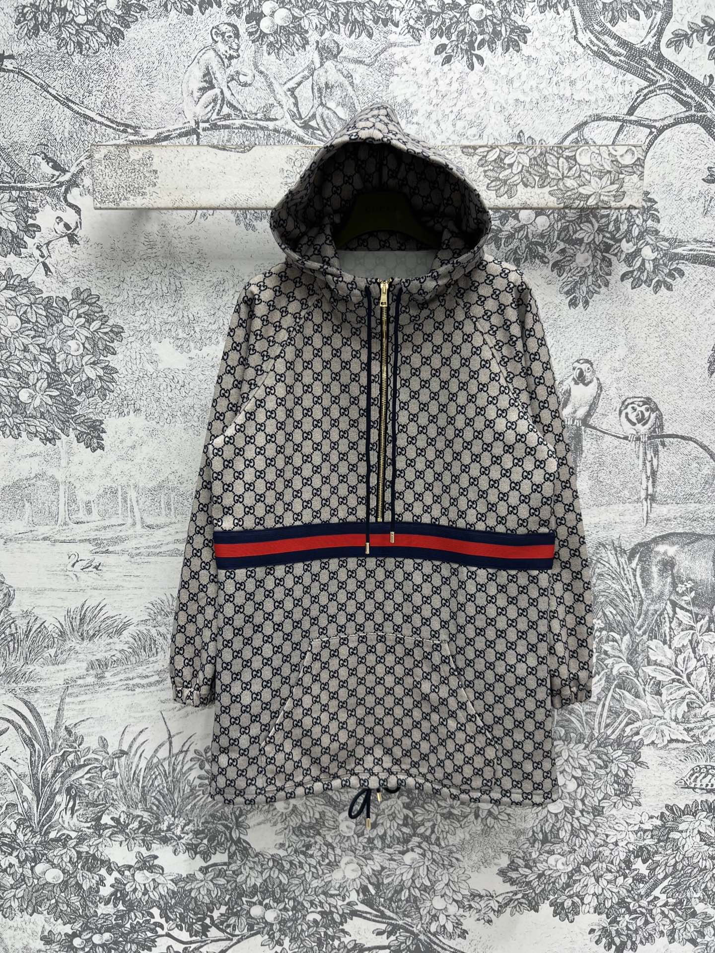 NO:310164,G Home 25 early spring new style, double G jacquard hooded dress, a fashionable hooded casual style that can be done with one piece when you go out, classic webbing decorative splicing, very different from the usual design, a must-have for age reduction in summer, one color and three codes SML, gucci, skirts, hats, alexander wang19860909G家 25早春新款 双G提花连帽连衣裙 即减龄又时髦的连帽休闲版型 出门一件就能搞定的款 经典织带装饰拼接 跟往常的设计大不同哦 夏季减龄必备 一色三码 SML,,gucci,skirts,hats,alexander wang,Women's clothing