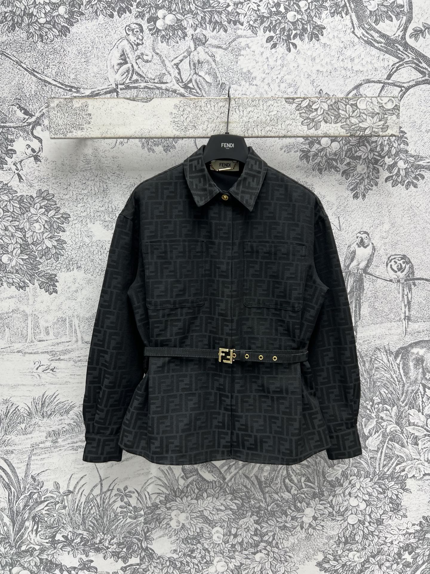 NO:310152,FD Home 25 Early Spring New Style Double F Jacquard Lapel Waist Shirt Style Temperament Polo-neck Shirt Style Matched with Brand Letter Logo Waist Blanket Cream Belt Creates a waist-hugging outline. The upper body is versatile and not picky. It covers the flesh and looks slim. Classic double F prints are fashionable and elegant. Those who like presbyopia must not miss it. Fashionable products must be included in one color and three codes. SML, dior, shirts, alexander wang19860909FD家 25早春新款 双F提花翻领收腰衬衫 气质polo领衬衫版型 搭配品牌字母Logo 腰间本布腰带打造收腰轮廓 上身百搭不挑人 遮肉显瘦绝绝子 经典的双F印花时髦大气 喜欢老花的一定不要错过 时髦精必入单品一色三码 SML,,dior,shirts,alexander wang,Women's clothing