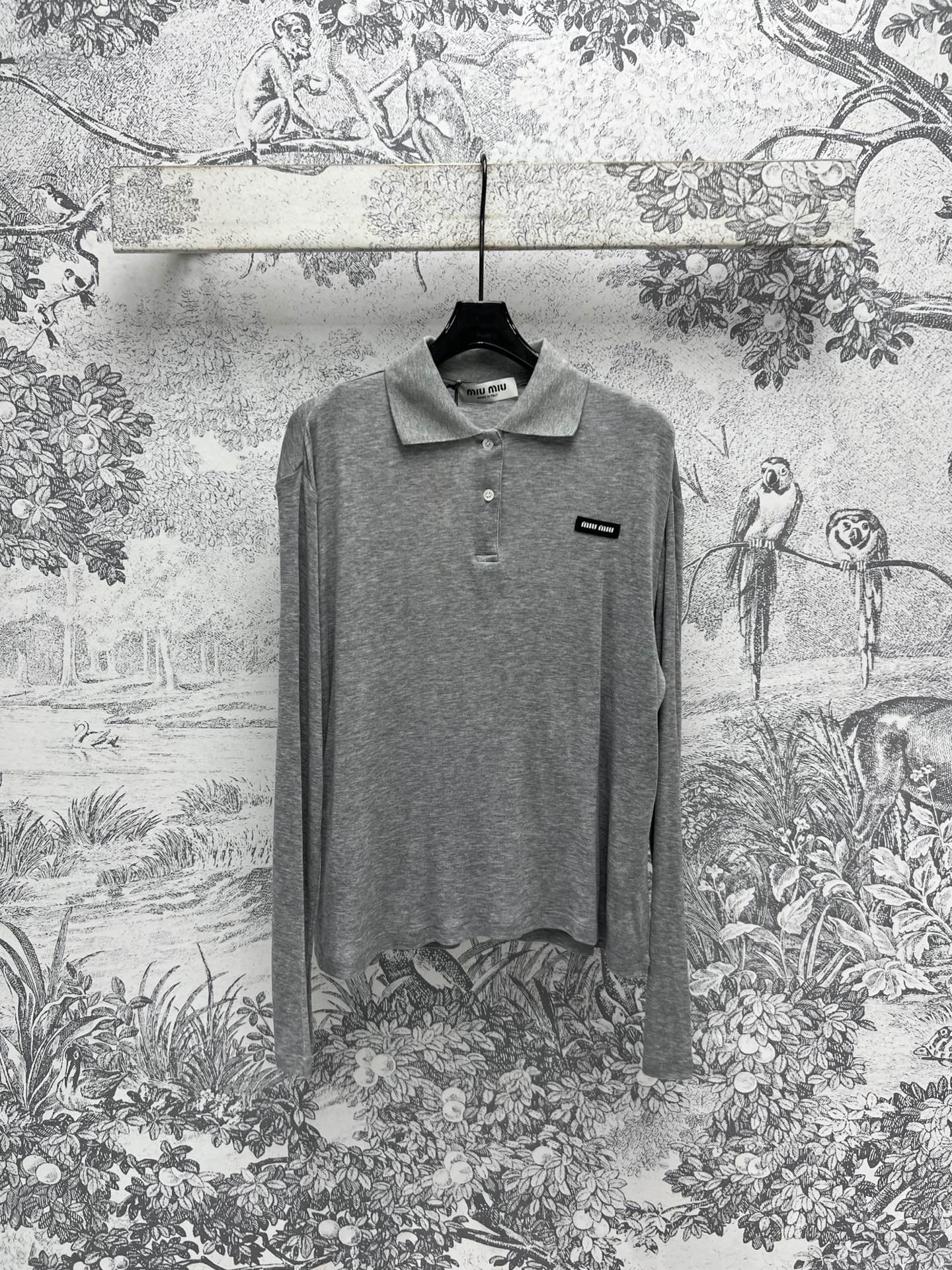 NO:310636,Miu 25 early spring new style solid color Polo collar base shirt adopts solid color design, simple but fashionable, slim tailoring is more suitable for the body curve to show a good figure, it looks very light and warm when paired with coats or jeans. The upper body is exquisite, high-end and simple little womanly temperament. One color three sizes SML, miumiu, jeans, alexander wang19860909Miu 25早春新款 纯色Polo领打底衫 采用纯色设计 简约而不失时尚感 修身剪裁更加贴合身材曲线展现好身材 搭配大衣或者是牛仔裤都很好看轻盈保暖 上身就是精致高级简约的小女人气质 一色三码 SML,,miumiu,jeans,alexander wang,Women's clothing