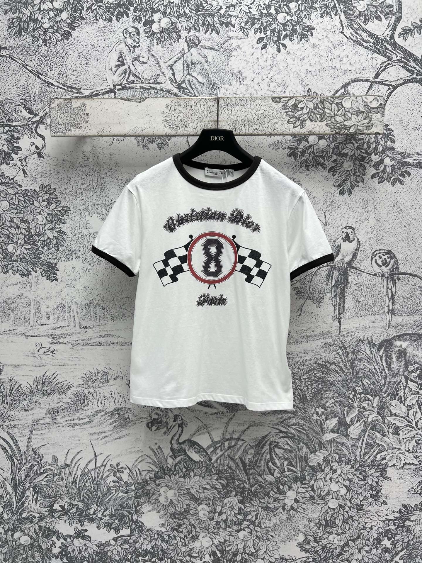 NO:310652,D Home 25 Early Spring New Style Letter Contrast Color jersey Short-sleeved T-shirt T-shirt T-shirt T-shirt T-shirt Contrast Color Letter Logo Pattern on the chest Matched with Contrast Color Edge Design More Retro Round Collar Style Special Neck Outdoor Sports Show Youthful and Vitality Daily Random and Versatile Three Codes SML,,dior,T-shirt,tees,t-shirt,alexander wang19860909D家 25早春新款 字母撞色球衣短袖T恤 潮流运动风单品 胸前撞色的字母Logo图案 搭配撞色包边设计 更显复古圆领版型特别显脖颈 户外运动 展示青春活力气质 日常随性又百搭 一色三码 SML,,dior,T-shirt,tees，t-shirt,alexander wang,Women's clothing