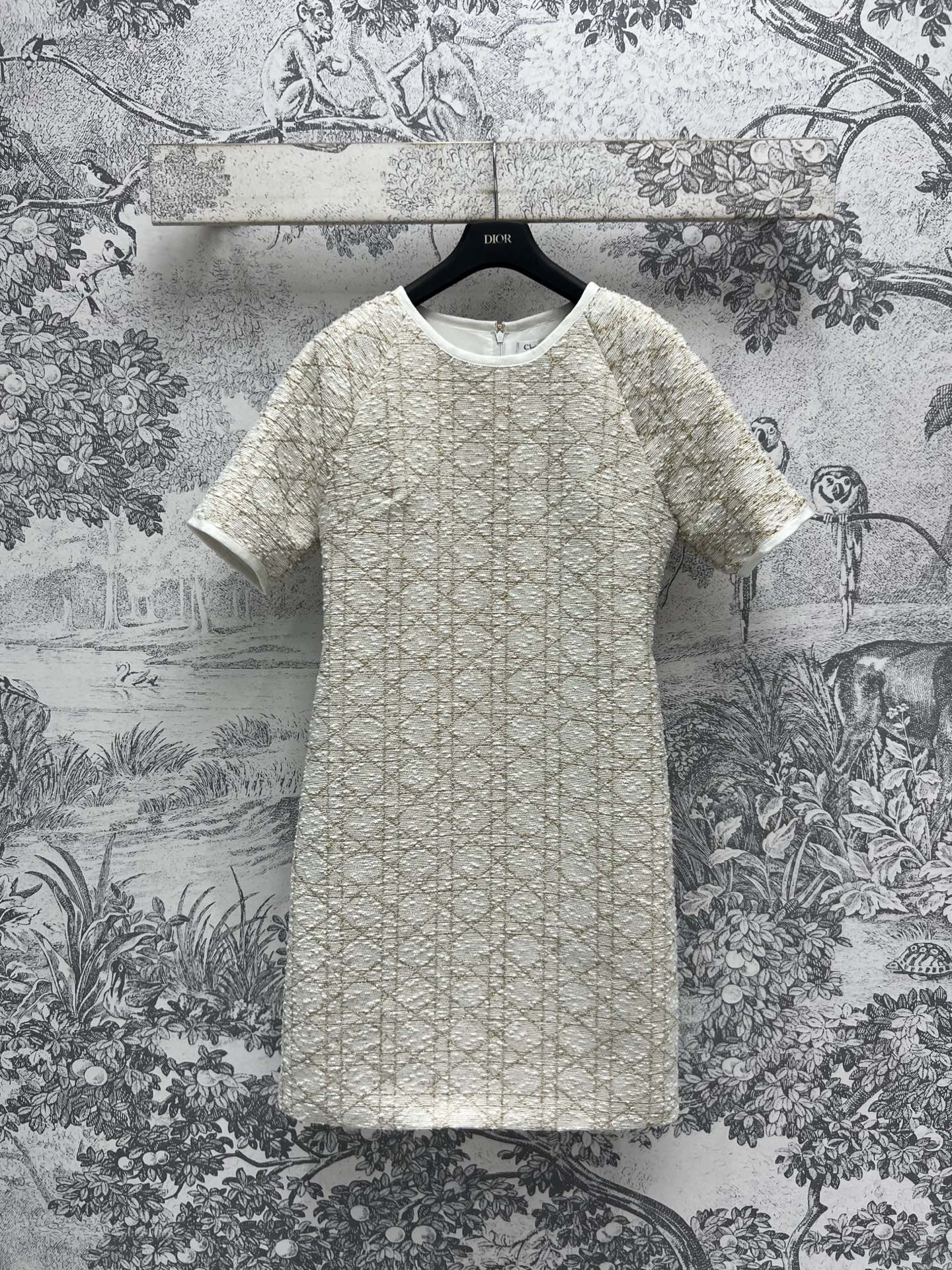 NO:311156,D Home 25 Early Spring New Vine plaid jacquard series Round-neck jacket   short skirt   short-sleeved dress The extra-large plaid highlights the texture effect of a unique basic version, the upper body is very fashionable, any figure can be easily controlled, it can be mature, steady, elegant and gentle Original custom-made large goods Imported yarn fabrics Special weaving technology One color three codes SML,,dior, skirts, jackets & coats,T-shirt,alexander wang19860909D家 25早春新款 藤格纹提花系列 圆领外套 短裙 短袖连衣裙 超大藤格纹突显纹理效果别具一格 基础版型上身巨洋气 任何身材都能轻松驾驭 即可成熟稳重又可优雅温婉 原版定制大货 进口纱线面料 专格织造工艺 一色三码 SML,,dior,skirts,jackets & coats,T-shirt,alexander wang,Women's clothing