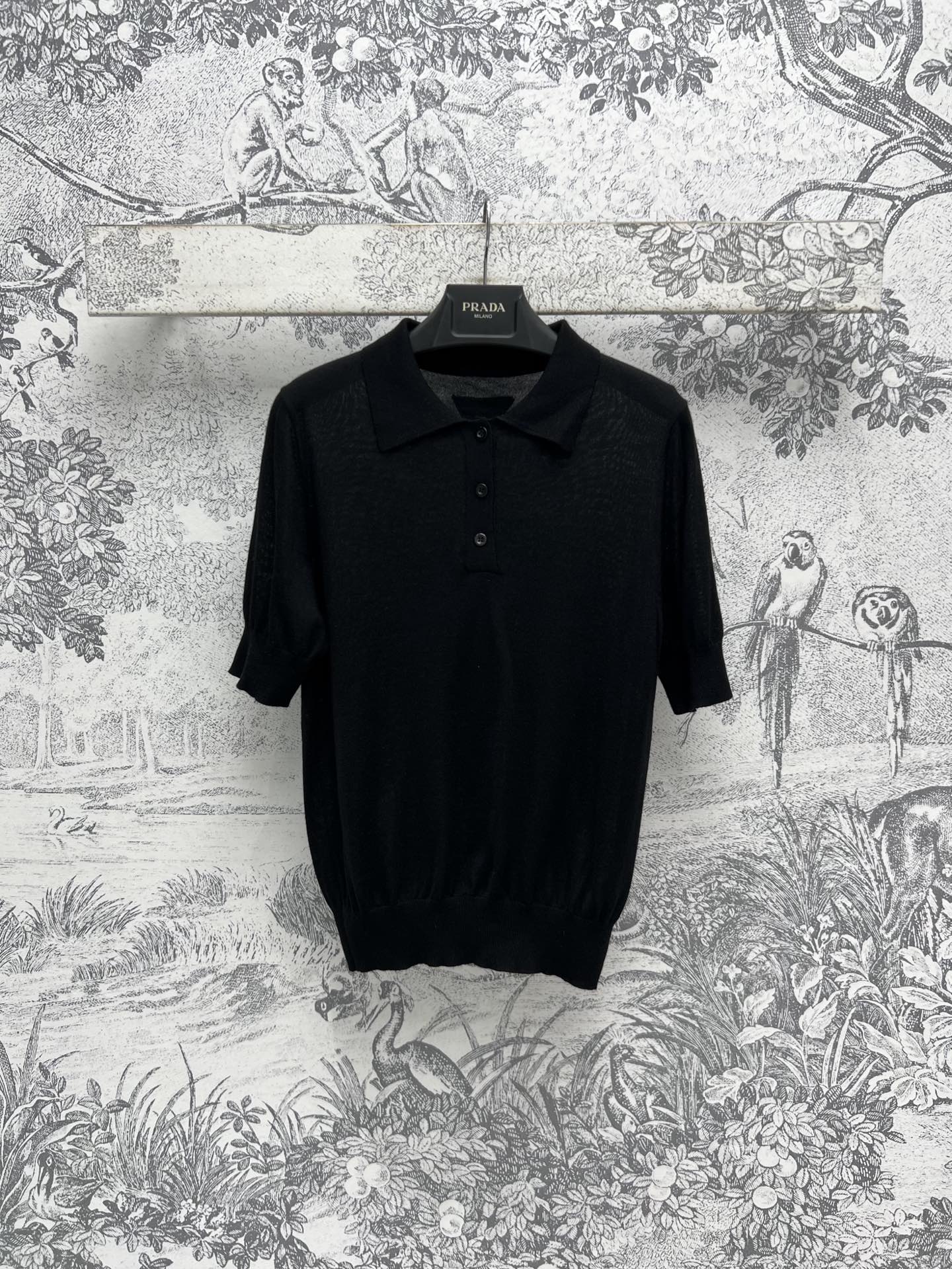 NO:311155,PD Home 25 Early Spring New Polo Collar Sweater Basic Simple Style Simple and versatile Top Body Looks Slim and Sweet Sexy Style Paired with a short skirt It’s sweet and cool girl style Wool fabric creates a soft, comfortable and undesirable temperament item. The workmanship quality is great. One color and three sizes S,,dior, skirts,alexander wang19860909PD家 25早春新款 Polo领针织衫 基础简约款 简约又百搭 上身非常显瘦 搭配短裙就是甜酷辣妹风 羊毛面料打造软糯舒适不挑人的气质单品 做工品质都很赞 一色三码 S,,dior,skirts,alexander wang,Women's clothing