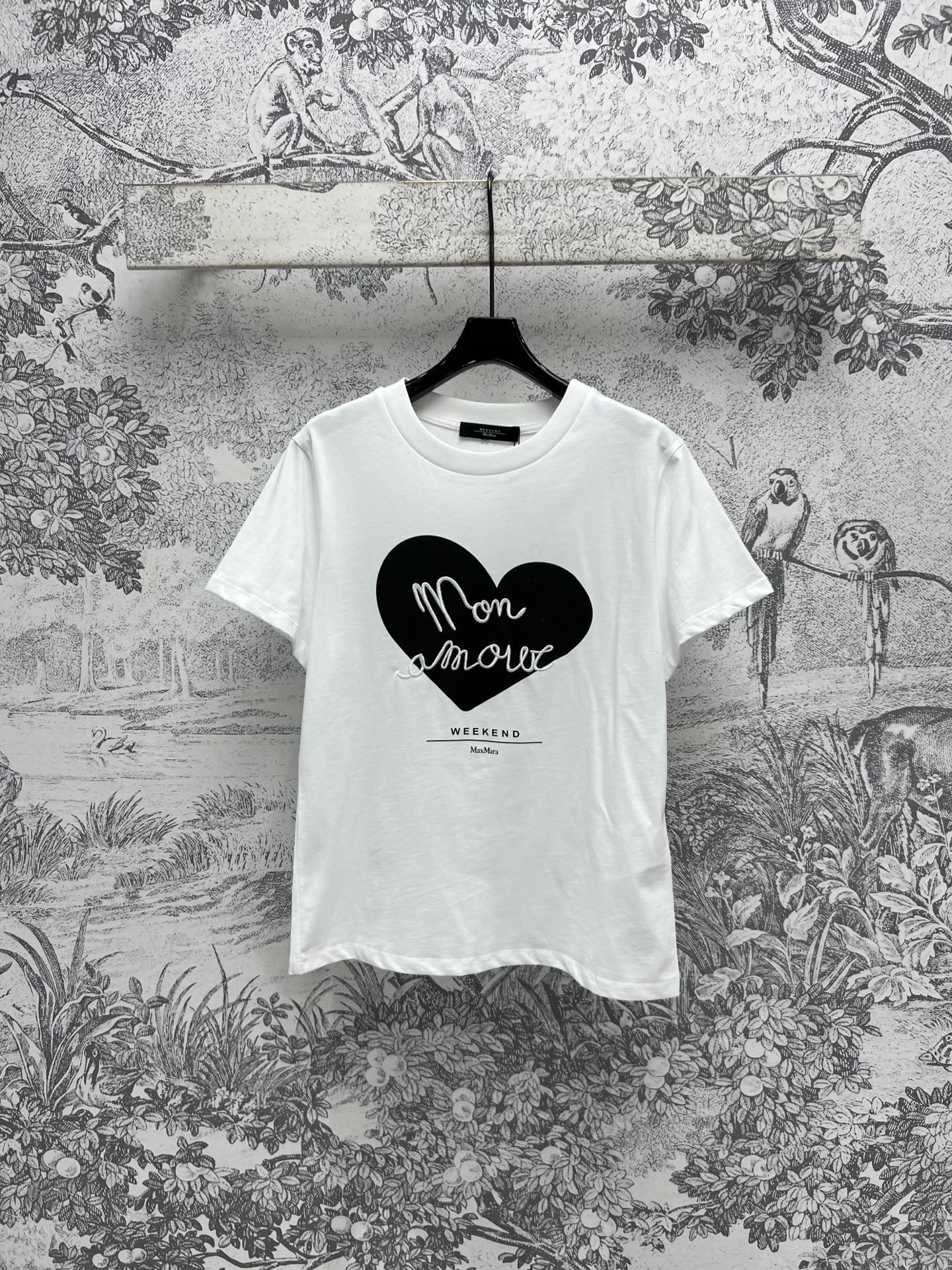 NO:311149,New spring and summer style love printed short-sleeved T-shirt on chest love logo print super exquisite and versatile daily wear fashionable items one color and three codes SM, T-shirt,tees, t-shirt,alexander wang19860909春夏新款 爱心印花短袖T恤 胸前爱心logo印花图案 超级精致百搭 日常穿搭时髦单品一色三码 SM,,T-shirt,tees，t-shirt,alexander wang,Women's clothing