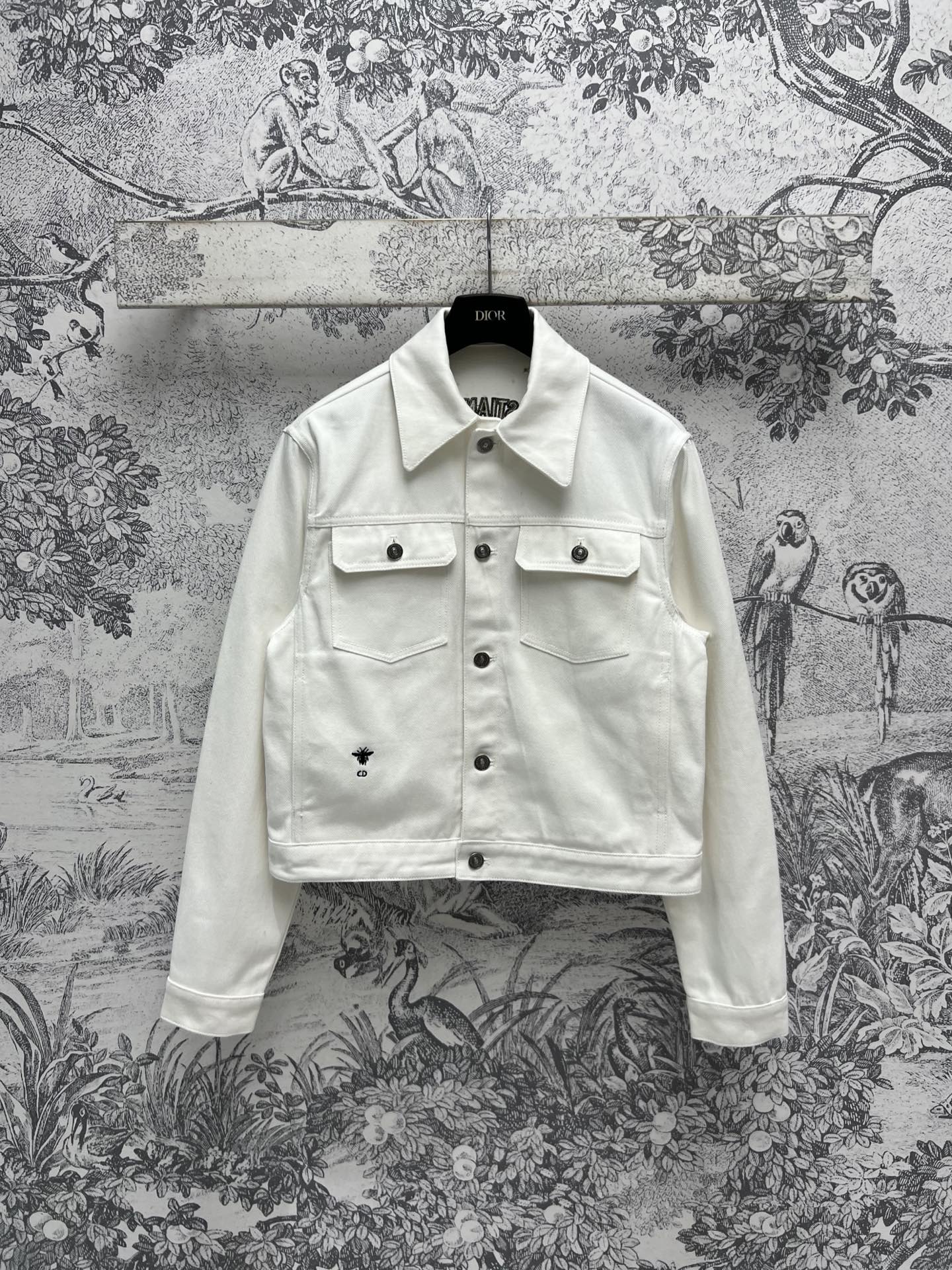 NO:311131,D Home 25 Early Spring New Snake Pattern Printed Denim Jacket Jacket Positioned Snake Pattern Printed Vibrant Sweet and Cool Girl Style High and Fashion Original Hardware Accessories Temperament Lapel Double Pocket H Loose Style Neat Silhouette Made with Various Gauze Skirts Jeans are very handsome One-color Three SML, Dior, Skirts, Jeans, Jackets & Coats, Jackets & Coats, Alexander wang19860909D家 25早春新款 蛇纹星星图案印花牛仔夹克外套 定位蛇纹星星印花图案 活力四射的甜酷少女风高级又时髦 原版五金配件 气质翻领双口袋H宽松版型 利落廓形巨显瘦 搭配各种纱裙 牛仔裤都很帅气 一色三码 SML,,dior,skirts,jeans,jackets & coats,jackets & coats,alexander wang,Women's clothing