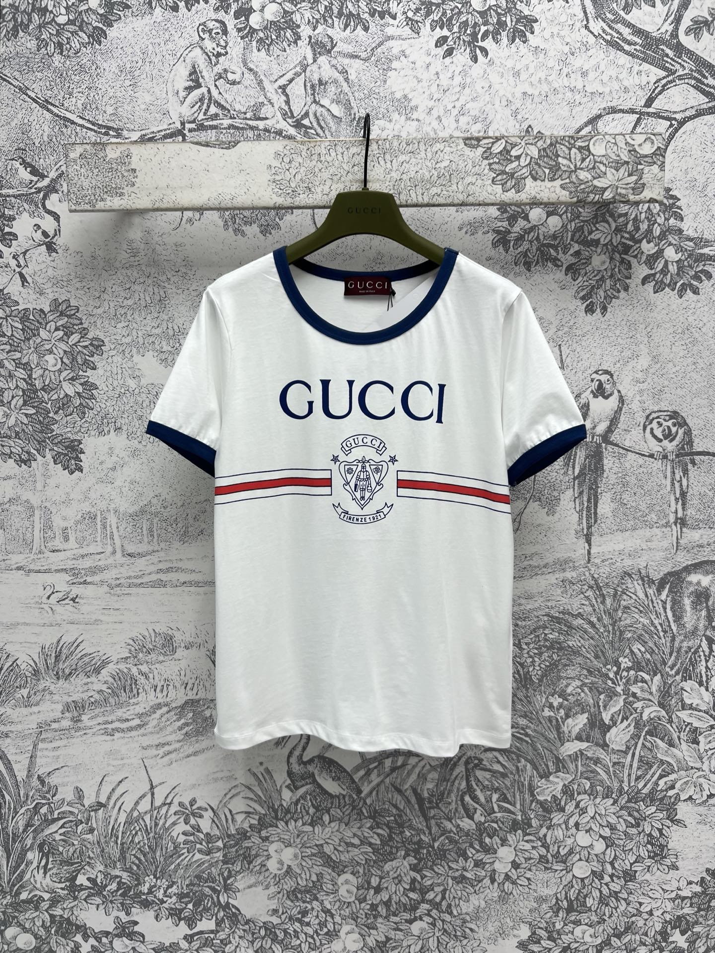 NO:311696,G Home 15 Spring and Summer New logo pattern printed short-sleeved T-shirt Super versatile and unscrupulous style, can be controlled by any figure, both high-end and fashionable, casual and youthful, basic style covering the flesh to make you look slimming, logo pattern is cool and handsome, easy to match, easy to match, double the temperament of the single item, one color and three codes SML, gucci, T-shirt, tees, t-shirt, alexander wang19860909G家 15春夏新款 logo图案印花短袖T恤 超级百搭不挑人的款 任何身材都可驾驭 既有高级时髦又有休闲青春感 基础版型遮肉显瘦绝绝子 logo图案又酷又帅 轻松搭配不费力 单品选对气质翻倍一色三码 SML,,gucci,T-shirt,tees，t-shirt,alexander wang,Women's clothing