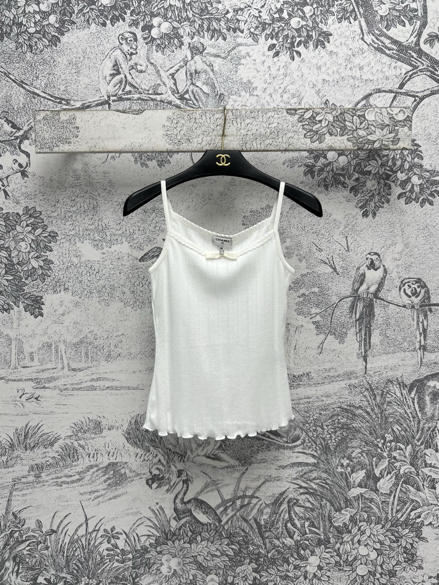 NO:311693,Small fragrance style 25 spring and summer new style pure white suspender, universal versatile style super slim, girl fashionable and high-end, super comfortable texture, retro girlish temperament, one color three codes SML, alexander wang19860909小香风 25春夏新款 纯白小吊带 万能百搭版型超显瘦 少女时髦又高级 质感超舒适 复古少女气质 一色三码 SML,,alexander wang,Women's clothing