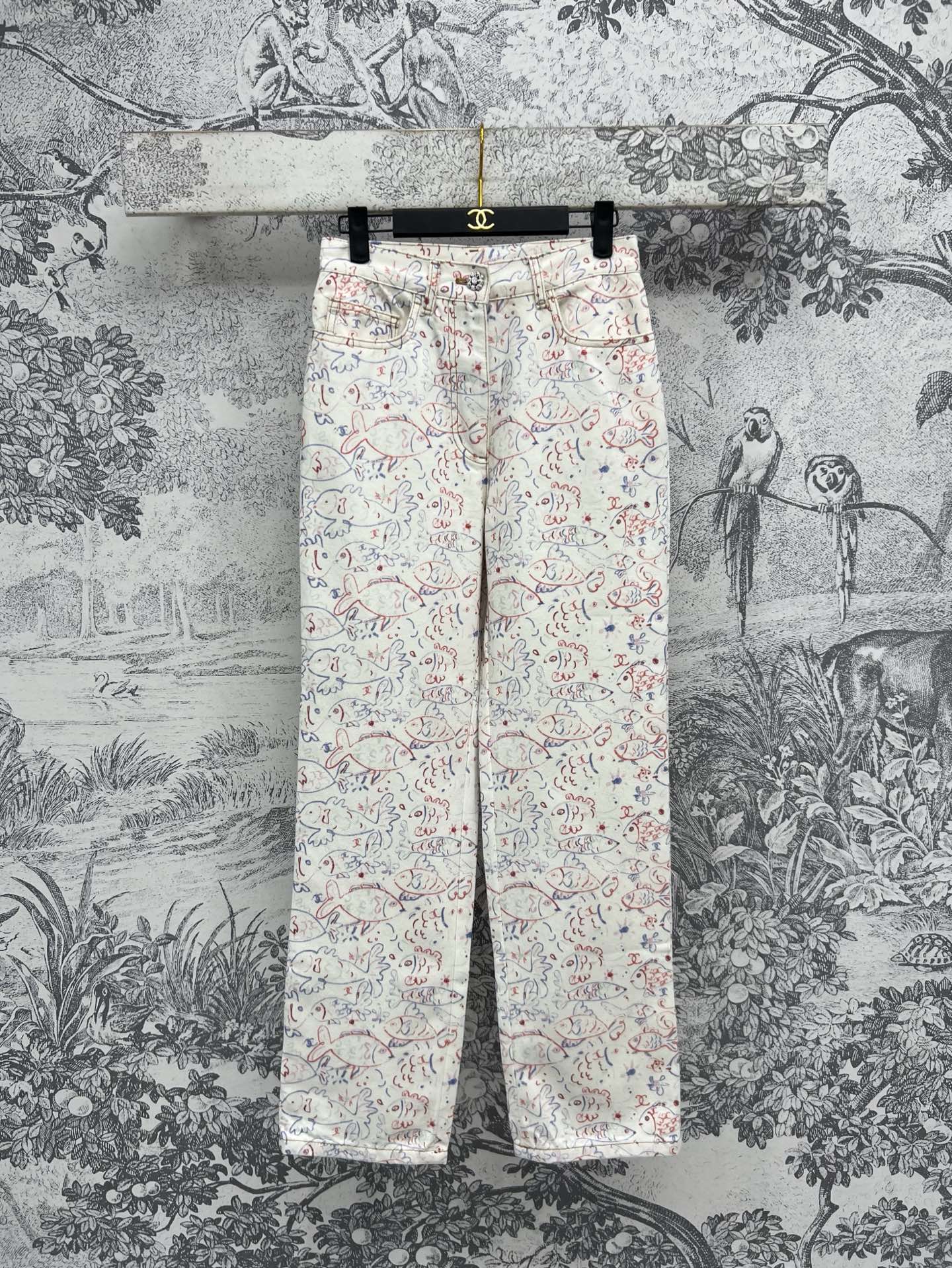NO:320346,Xiaoxiangfeng 25 early spring new style fun graffiti print straight-jammed jeans high-waist straight-jammed trousers, long-legged trousers, one second to show the visual of long legs Fun graffiti prints eye-catching and fashionable, good-looking with any item, one color three-code SML 8,,jeans,alexander wang19860909小香风 25早春新款 趣味涂鸦印花直筒牛仔裤 高腰直筒版型长裤 一秒穿出大长腿视觉 趣味涂鸦印花 吸睛又时髦 搭配任何单品都好看 一色三码 SML 8,,jeans,alexander wang,Women's clothing