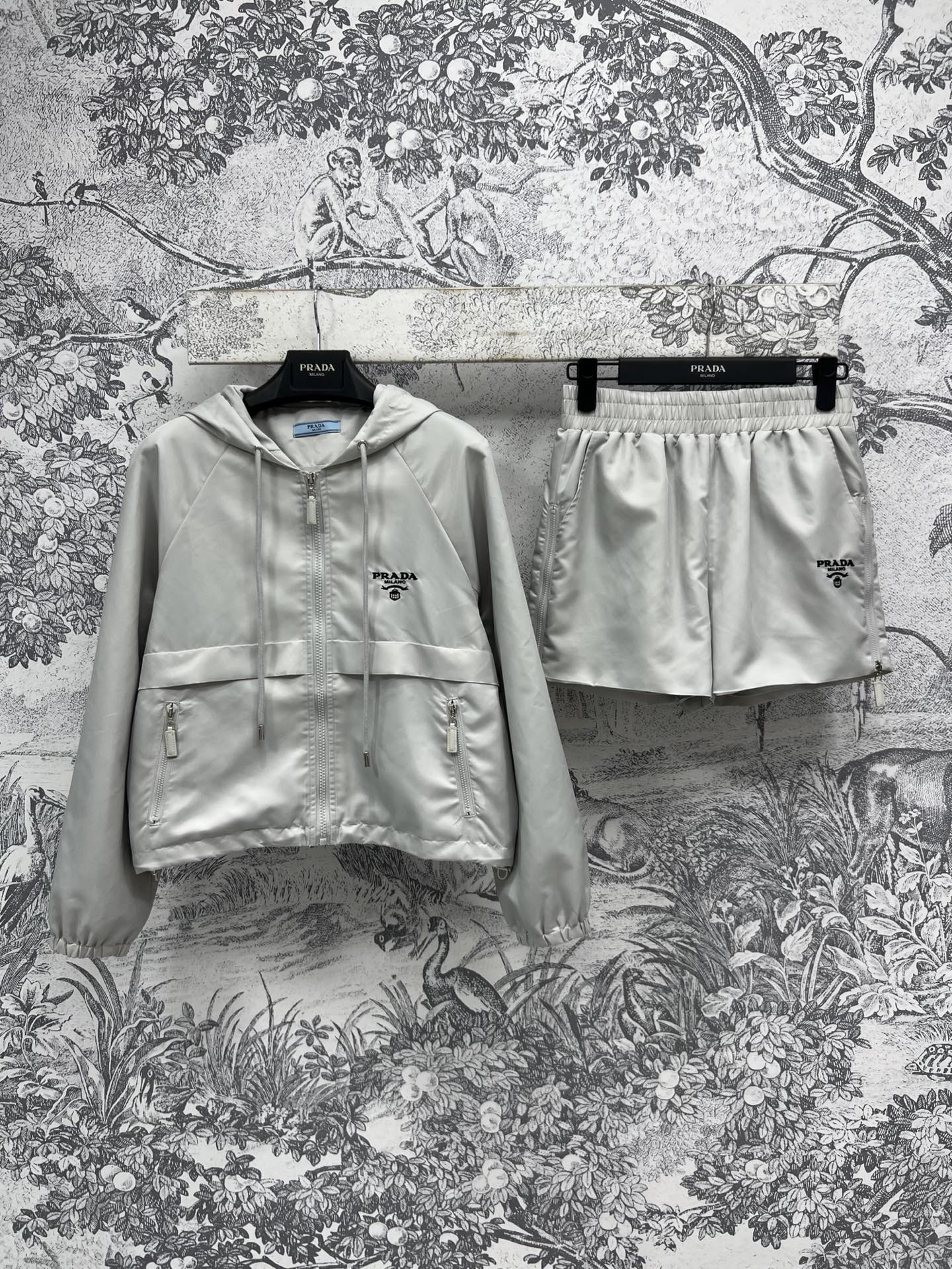 NO:320741,PD Home 25 Early Spring New Style Solid Color Casual Nylon Set Hooded Zipper Jacket with Elastic Shorts One Set Slim and Fashionable and Handsome Super Personalized Logo Triangle Embellishment It looks good when you are separated One Set for sale Two Colors and Three Codes SML, Dior, Shorts, Jackets & Coats, Hats, Alexander Wang19860909PD家 25早春新款 纯色休闲尼龙套装 连帽拉链外套搭配松紧短裤 一套搭配显瘦又时髦帅气 超级个性 logo三角点缀 分开搭配也好看 一套出售 两色三码 SML,,dior,shorts,jackets & coats,hats,alexander wang,Women's clothing