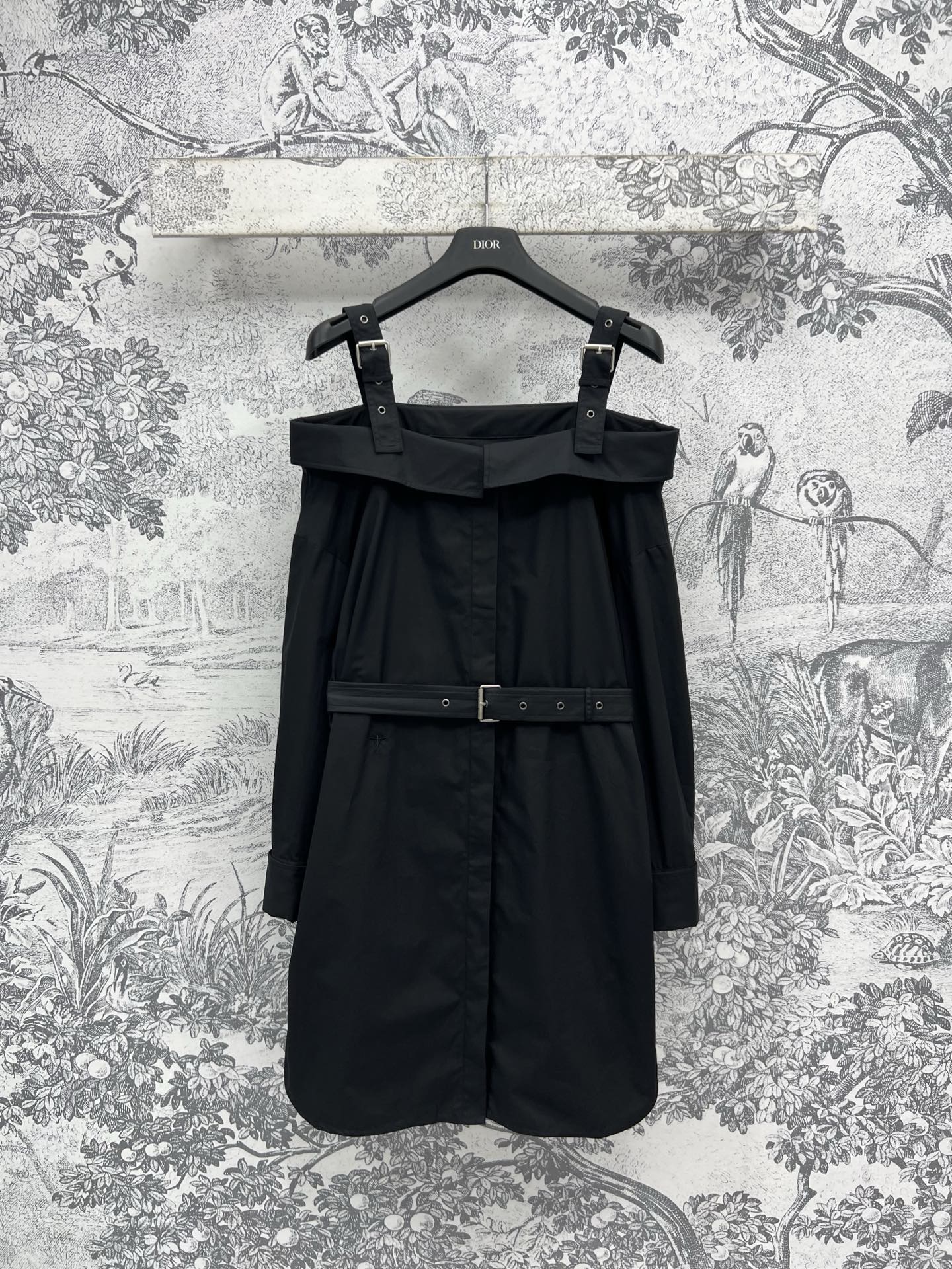 NO:320743,D Home 25 Early Spring New Style Sling One-Lone Collar Shirt Dress Fabric Feeling Comfortable Handsome Not Picky People's Wear Adjustable Sling One-Shoulder Design Matching with this cloth belt to slim waist, full of purity and sexy, Super Modifying the clavicle and neck lines, the upper body looks great, and it looks good no matter how you match it. Two colors and three codes SML,,dior, skirts,alexander wang19860909D家 25早春新款 吊带一字领衬衣连衣裙 面料手感舒适不挑人穿 可调节肩带一字肩的设计 搭配本布腰带收腰显瘦 带着满满的纯欲和性感 超级修饰锁骨和颈部线条上身巨显身材 怎么搭配都好看 两色三码 SML,,dior,skirts,alexander wang,Women's clothing