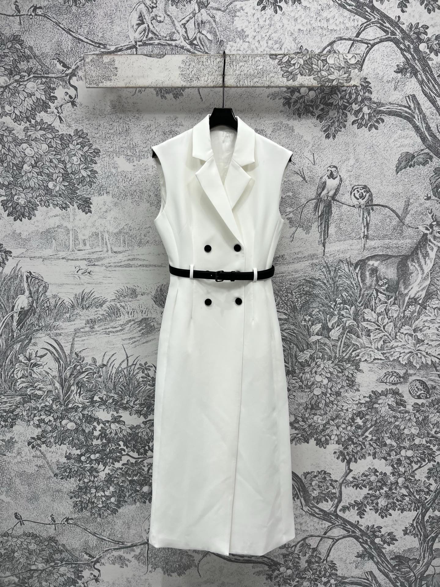 NO:321566,D Home 25 early spring new style suit collar belt vest dress, large V-neck sleeveless vest double-breasted dress, long three-dimensional slim cut, the style is very slim and elegant, the waist is matched with leather belt, customized logo buckle decoration, the upper body is simple and versatile and high-end, three-color three-code SML,,dior,skirts,business suit,alexander wang19860909D家 25早春新款 西装领腰带马甲连衣裙 大V领无袖马甲双排扣连衣裙 长款立体修身裁剪 版型非常显瘦气质 腰间搭配皮革腰带搭配 定制logo扣饰装饰 上身简约又百搭高级 三色三码 SML,,dior,skirts,business suit,alexander wang,Women's clothing
