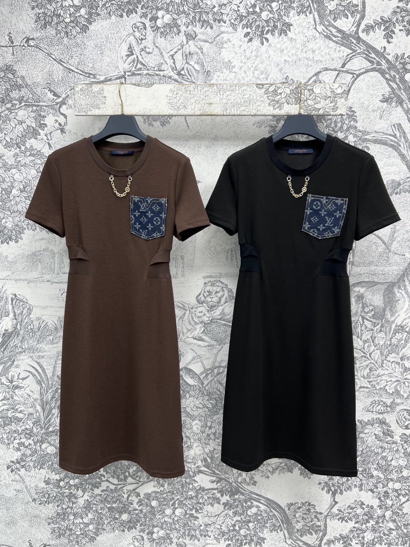 NO:322148,L Home 25 Spring and Summer New Short-sleeved waist-hugging dress, waist-hugging straight-tube style, fashionable and age-reducing, classic old-fashioned embellishment with pockets on the chest, classic and durable, simple and elegant, waist-hugging details are elastic and tight, easily divided into body proportions, sweet and cool, age-reducing, fashionable and advanced, daily sports, good casual, two colors and three codes SML 0,,louis vuitton, skirts, T-shirt, alexander wang19860909L家 25春夏新款 短袖收腰连衣裙 收腰直筒版型洋气减龄 胸前口袋拼接经典老花点缀 经典耐看简约大气 腰间是松紧收腰细节轻松分割身材比例上身甜酷减龄 时髦高级 日常运动 休闲都很不错 两色三码 SML 0,,louis vuitton,skirts,T-shirt,alexander wang,Women's clothing