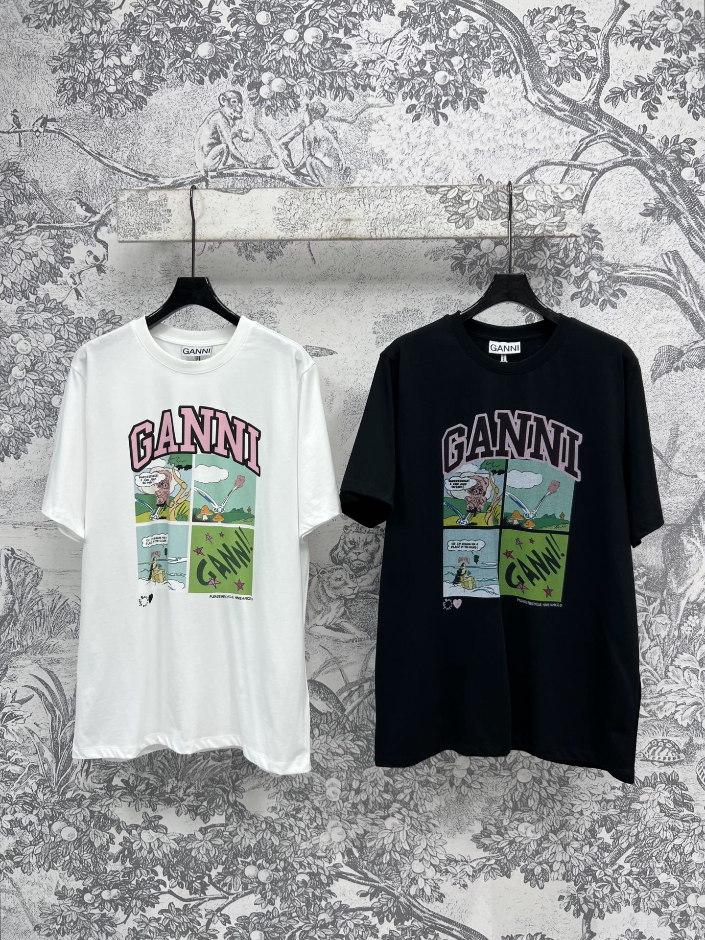 NO:322159,New spring and summer style, fun comic print loose short T, classic round neck loose style, versatile upper body, not picky, imported pure cotton fabric, comfortable texture and breathable, chic print pattern trendy and fashionable, two colors and three codes, SML, alexander wang19860909春夏新款 趣味漫画印花宽松短T 经典的圆领宽松版型 上身百搭不挑人 进口纯棉面料 质感舒适透气 别致印花图案潮流又时尚 两色三码 SML,,alexander wang,Women's clothing