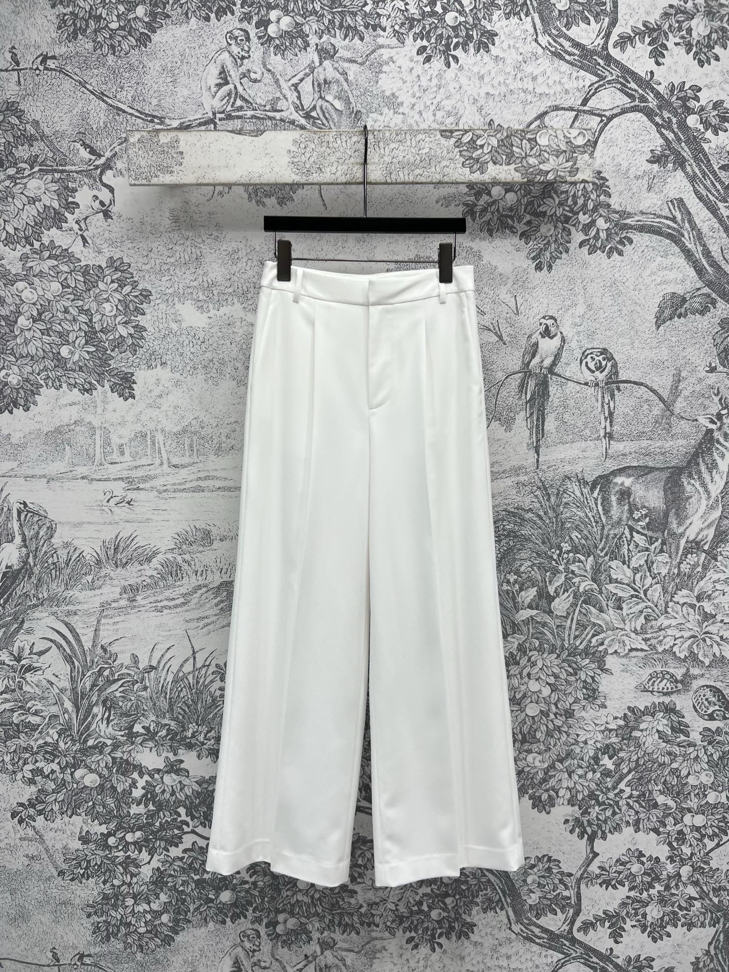 NO:322698,D Home 25 Early Spring New Asymmetrical Short-sleeved Top   Suit Jacket   Wide Leg Pants   Suit Collar Short-sleeved Dress Equipped with Leather Belt Waist Closing Custom logo Double-breasted Decoration Decorative Details Full of high-end texture A series of matching top body makes you look slim and fashionable, and it is not inferior to important occasions. Recommended for daily commuting on the street by three codes SML 9289,,dior,skirts,jackets & coats,T-shirt,business suit,alexander wang19860909D家 25早春新款 不对称短袖上衣 西装外套 阔腿裤 西装领短袖连衣裙 配有皮革腰带收腰 定制logo双排扣饰装饰细节满满的高级质感 一系列搭配上身显瘦又时髦 重要场合也毫不逊色 日常出街通勤推荐一色三码 SML 9289,,dior,skirts,jackets & coats,T-shirt,business suit,alexander wang,Women's clothing