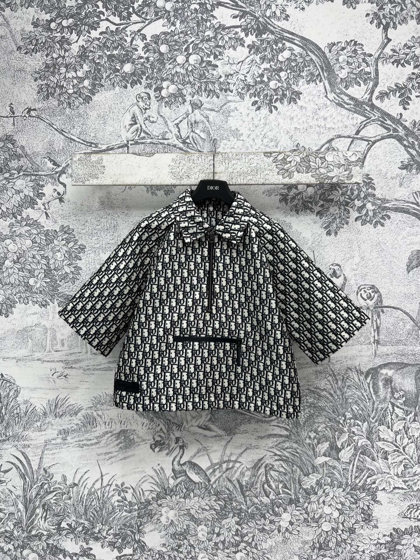 NO:323212,D Home 25 Early Spring New Style Classic Letter Jacquard Set Lapel Down Shoulder Short Sleeve Sweatshirt   High Waist Paired Pants Skirt Classic D Letter Jacquard Fabric A set of top body fashionable and feminine Customized hardware accessories Decoration Excellent workmanship details One color three codes SML,,dior,hoodie,sweatshirts,skirts,T-shirts,alexander wang19860909D家 25早春新款 经典字母提花套装 翻领落肩短袖卫衣 高腰搭片裤裙 经典的D字母提花面料 一套上身时髦又有小女人味 定制的五金配件 装饰 做工细节都很赞 一色三码 SML,,dior,hoodie,sweatshirts,skirts,T-shirt,alexander wang,Women's clothing