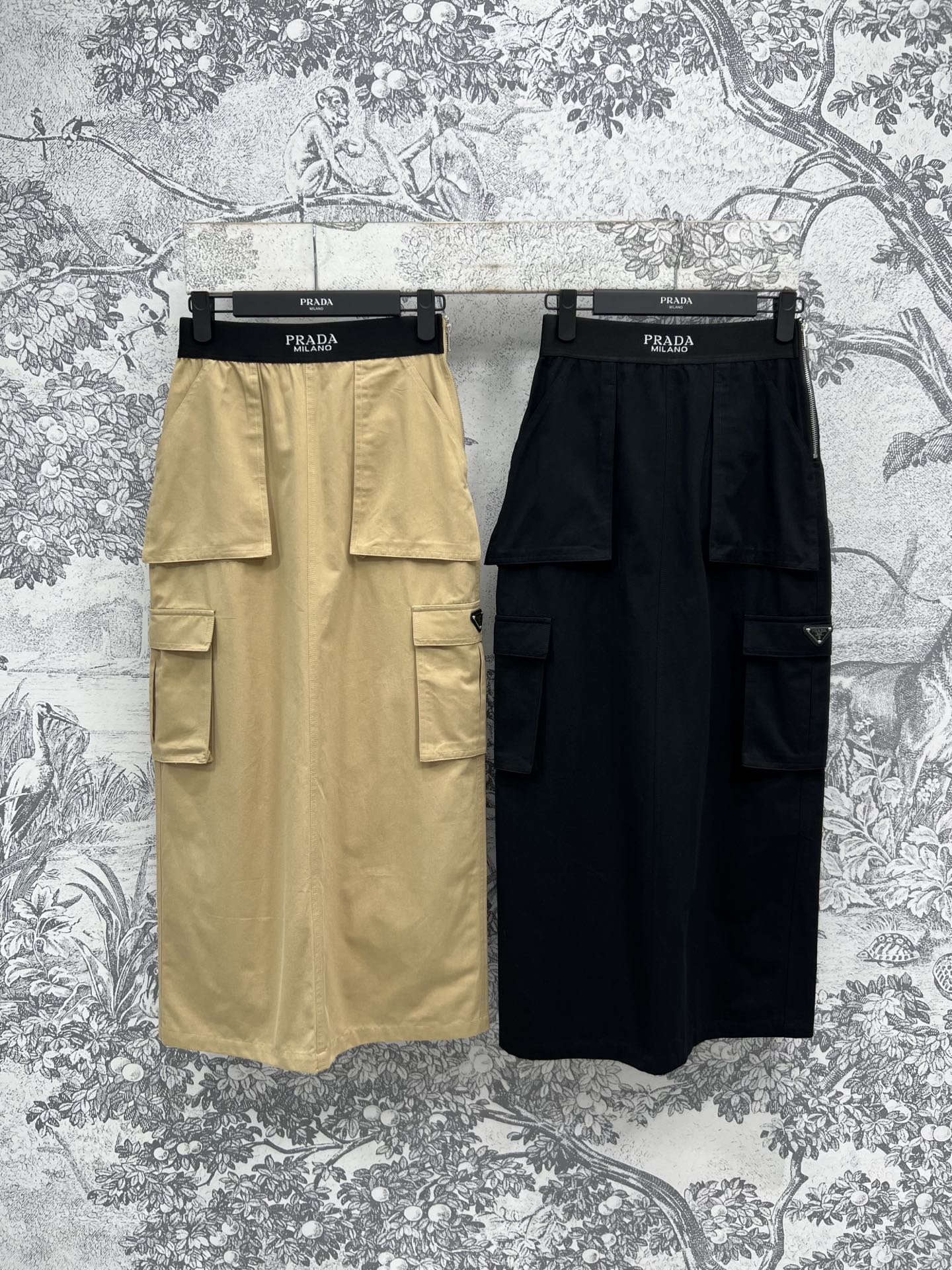 NO:323772,PD Home 25 early spring new style, work style slit work style skirt, fashionable and retro, work style pocket triangle decoration on both sides, work style casual skirt, A-line style, side zipper rear slit design, fashionable and versatile, with a sense of handsomeness, modern and cool and sexy, two colors and three codes, SML,,dior, skirts, alexander wang19860909PD家 25早春新款 工装风开叉工装风半身裙 时髦复古 两侧工装口袋三角标装饰 工装风休闲裙 A 字版型 侧边拉链后开叉设计 时髦又百搭 自带帅气感 摩登酷感又不失性感气息 两色三码 SML,,dior,skirts,alexander wang,Women's clothing