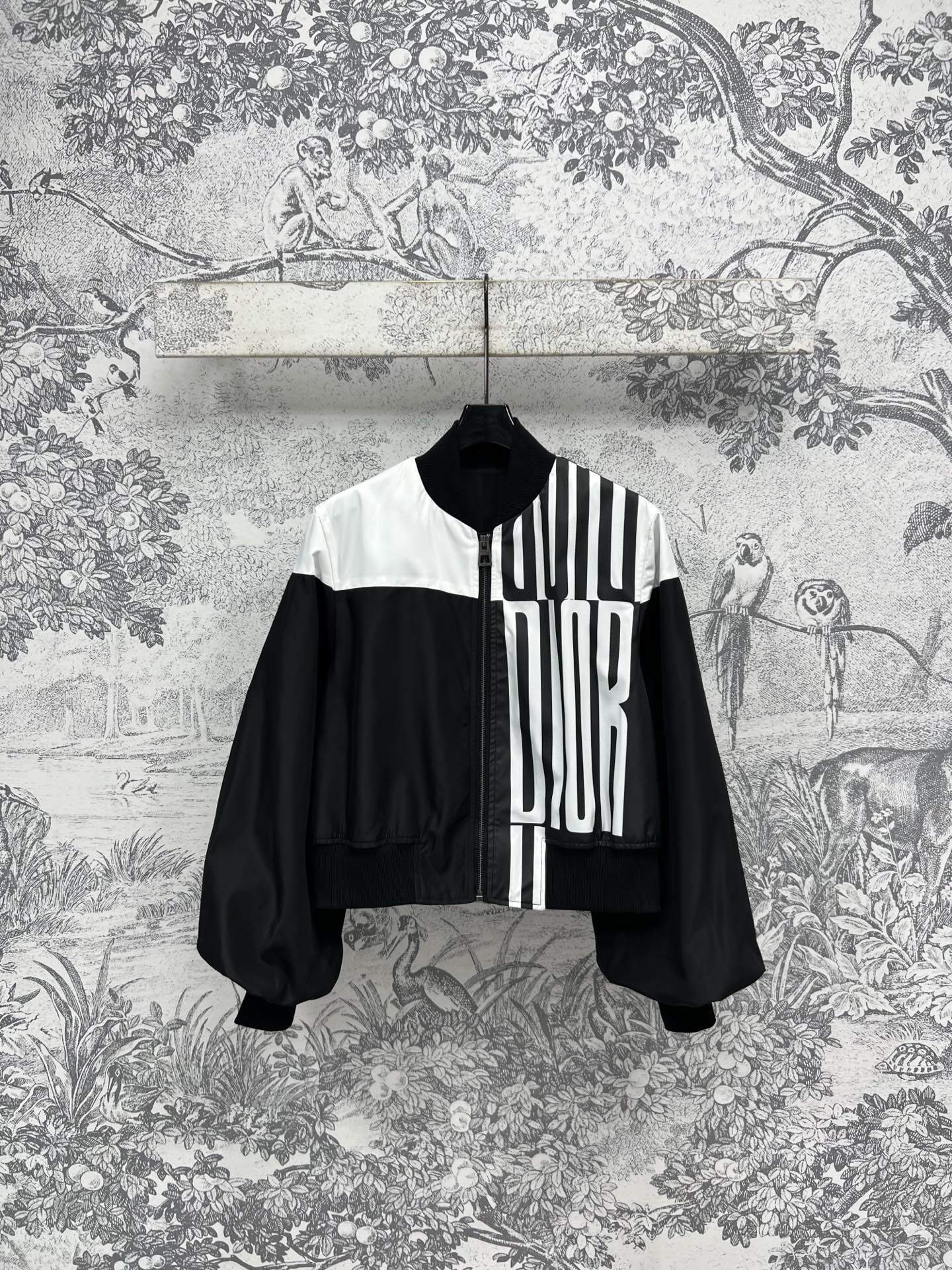 NO:324354,D Home 25 early spring new style contrast letter logo casual series puff sleeve jacket   puff skirt   five-point pants   skirt   wide-leg pants Daily versatile items Customized hardware logo decoration Casual loose fit Sleeve puff sleeve design Cool and fashionable upper body A set of sports and casual upper body Full of age-reducing girlish sense Daily sports or lazy outfits One color three code SML,,dior, skirts, jackets & coats,alexander wang19860909D家 25早春新款 撞色字母logo休闲系列 泡泡袖外套 搭片裤裙 五分裤 半身裙 阔腿裤 日常百搭单品 定制的五金logo装饰 休闲宽松版型 袖子泡泡袖设计 上身酷帅时髦 一套上身运动休闲 满满的减龄少女感 日常运动或者是出街懒人穿搭 一色三码 SML,,dior,skirts,jackets & coats,alexander wang,Women's clothing