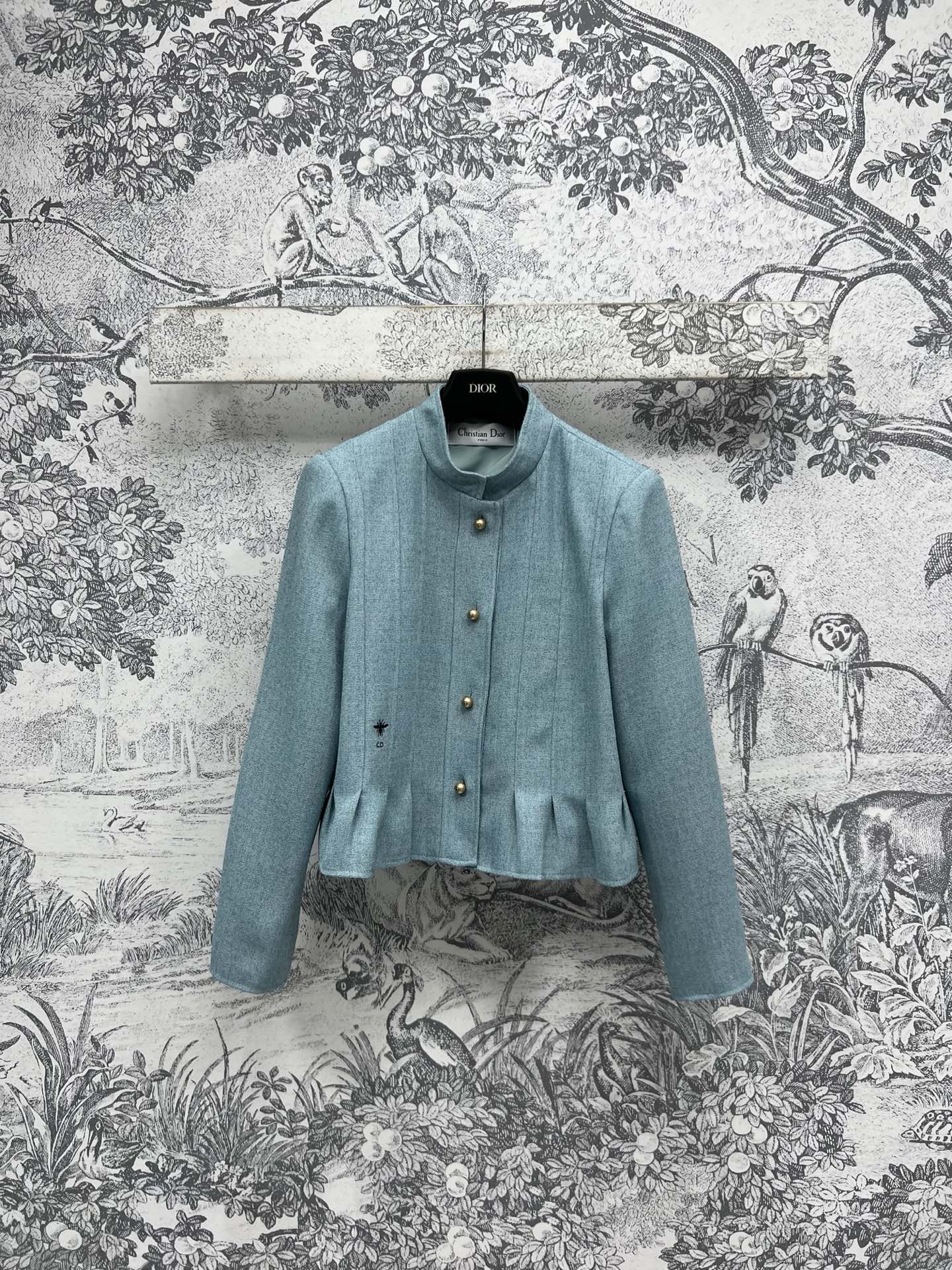 NO:324373,D Home 25 Early Spring New Light Blue Small Flavor Jacket Delicate, Soft and Comfortable with Rich Texture Layer, Not Easy to Deform, High-end Fashionable, Custom CD Pearl Buckle Decoration Full of exquisite girlish style, The style is difficult to step on, Any body can be easily controlled, High-end noble, One-color three-code SML, Dior, Jackets & coats, Alexander wang19860909D家 25早春新款 浅蓝色小香风外套 细腻柔软舒适有着丰富肌理层次感 不易变形 上身巨显高级时髦 定制CD珍珠扣装饰 满满的精致少女千金风 版型做工很难踩雷 任何身形都能轻松驾驭 高级显贵气 一色三码 SML,,dior,jackets & coats,alexander wang,Women's clothing