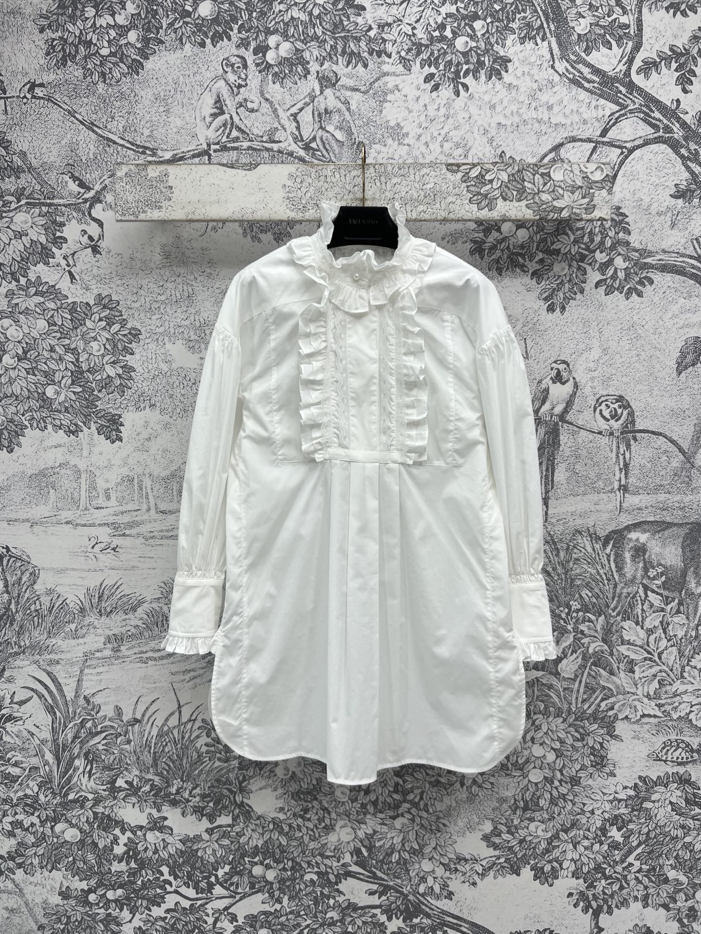 NO:324966,V Home 25 Early Spring New Style Palace Style Lace-collared shirt dress Pure Delicate Girl Little Fragrance Treasure Girl's Vision Age-reducing Bronze Fitness Double-layer Ruffled Collar Design Classic H-style versatile and not picky, pearl buckle embellishments with high-end and fashionable versatile items are very suitable for daily commuting, perfect details, one color three codes SML, skirts, shirts, alexander wang19860909V家 25早春新款 宫廷风花边领衬衫连衣裙 纯欲乖乖女 小香宝藏女孩即视感 减龄的木耳褶双层荷叶边领设计 经典H版型百搭不挑人 珍珠扣点缀高级时髦百搭单品日常通勤都很合适 细节满分绝绝子 一色三码 SML,,skirts,shirts,alexander wang,Women's clothing