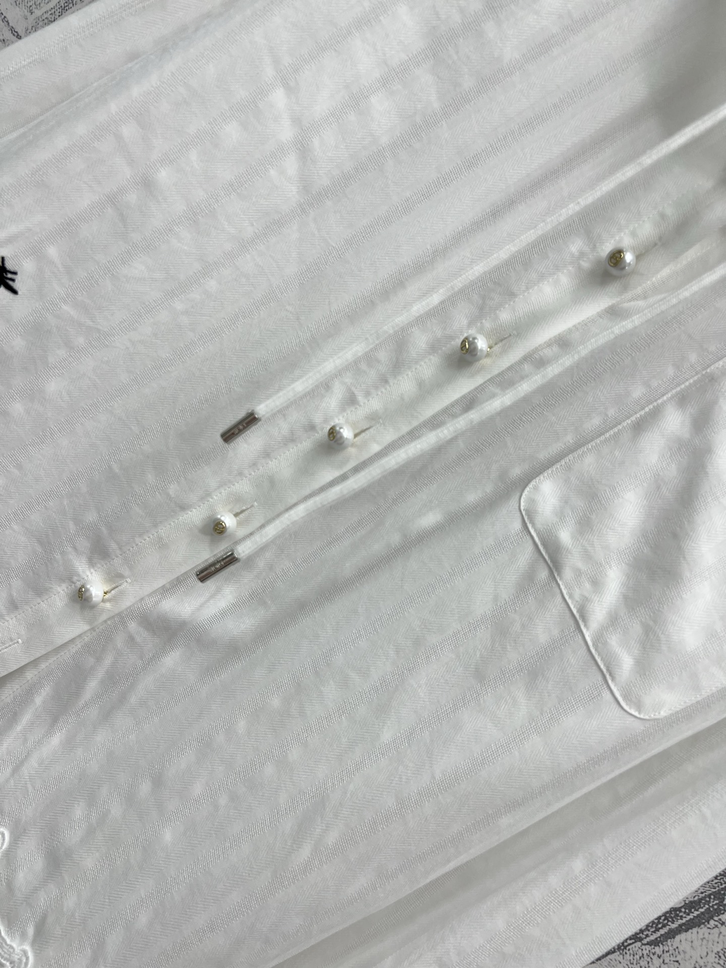 D家 25早春新款 刺绣花边连帽防晒衣 清新又减龄的色系颜值超高 连帽设计 刺绣花边装饰 少女感减龄感十
