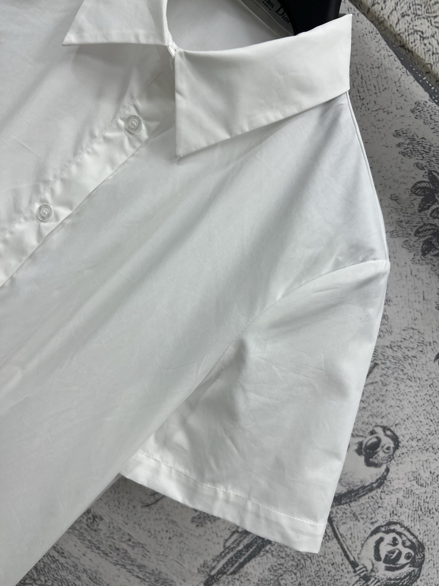 D家 25早春新款 翻领短袖连衣裙 气质的小女人搭配 短袖翻领包臀衣型 搭片裙摆简约又有设计感 轻松打造