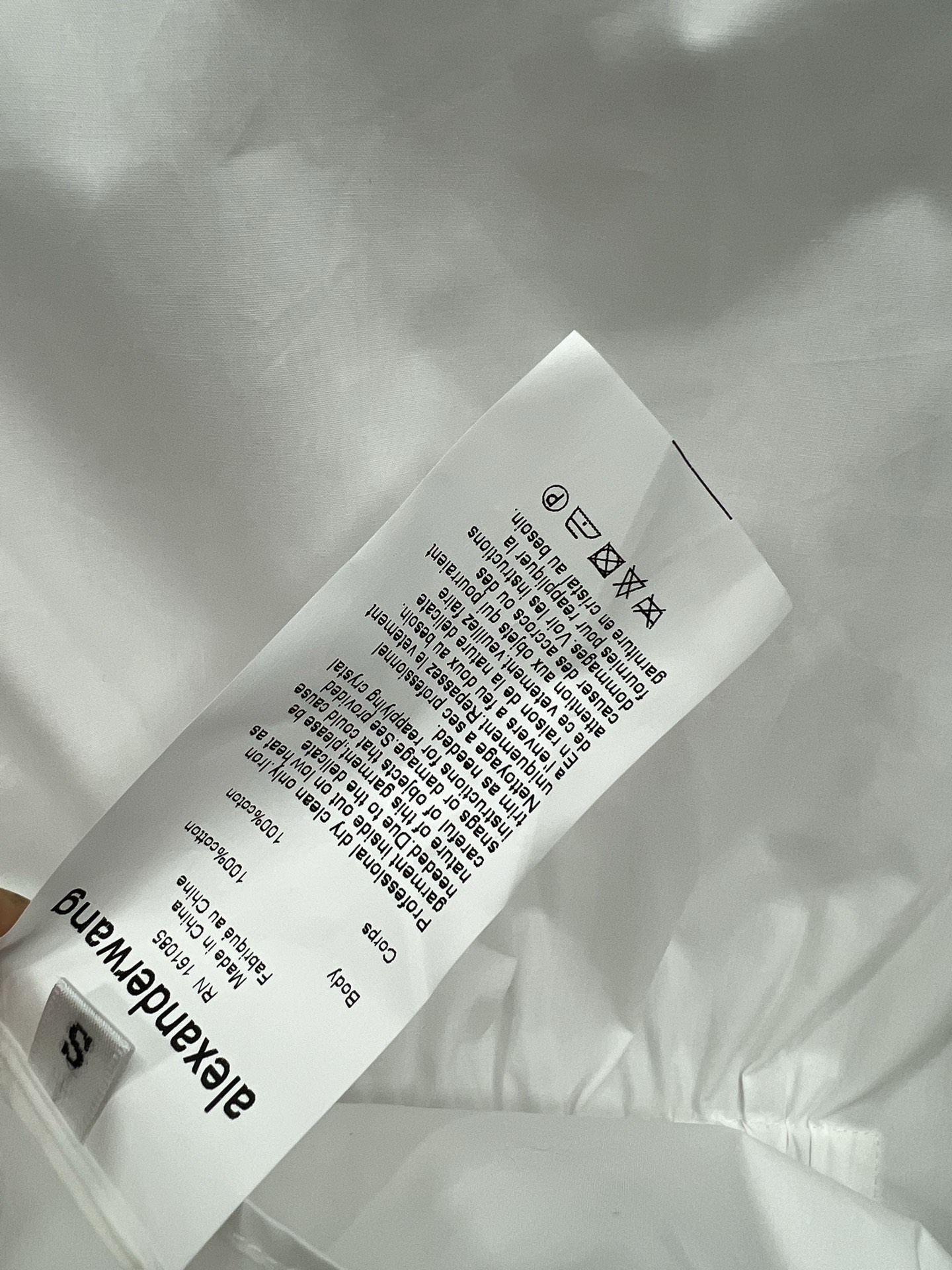 AW家 25早春新款 logo单口袋衬衫 时髦感在线 日常穿搭推荐 高品质白衬衫 穿出去出片率很高 轻轻