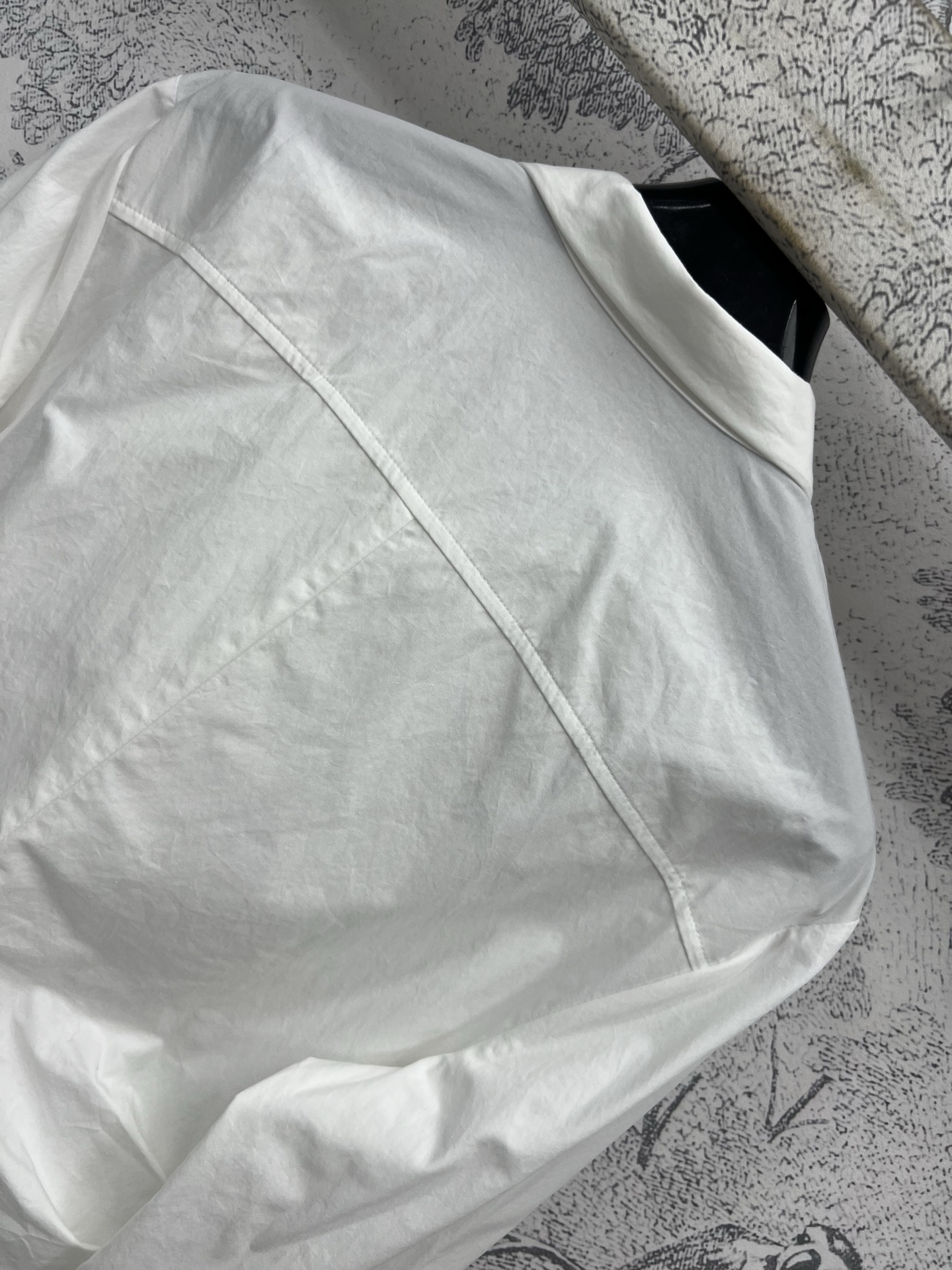 CE家 15早春新款 系带褶皱衬衣 立领系带设计 褶皱修身版型 上身简洁得体 单穿叠穿都很洋气 百搭又显