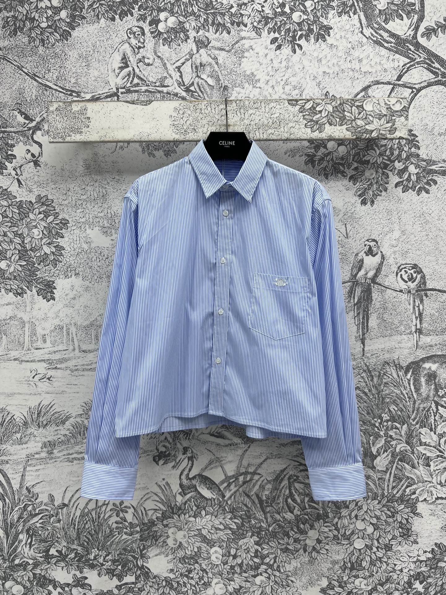 NO:317834,CE Home 25 Early Spring New Striped College Style Striped Shirt Small Lapel Loose Style Sweet and Salt Temperature Single Pocket Embroidery Logo Embellishment Everyday Must Have Fashion and Advanced Classic Styles Versatile and Not Picky Imported Pure Cotton Fabric Texture Comfortable One Color Three Codes SML, Shirts, Alexander Wang19860909CE家 25早春新款 条纹学院风条纹衬衫 小翻领宽松版型 可甜可盐气质 单口袋刺绣logo点缀 日常必备时髦又高级 经典版型百搭不挑人 进口纯棉面料质感舒适 一色三码 SML,,shirts,alexander wang,Women's clothing