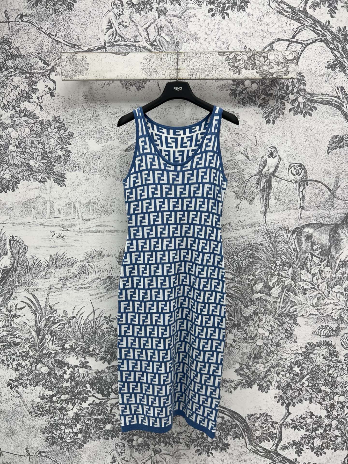 NO:317832,FD Home 25 Early Spring New Style Classic FF Jacquard Knitted Short Sleeve   Vest Dress Wool Yarn Soft and Comfort Short Sleeve Slim Stylish Style The upper body looks slim and tall, temperament and little feminine The new color FF jacquard pattern is retro and fashionable, one color three codes SML, dior, skirts, T-shirt, alexander wang19860909FD家 25早春新款 经典FF提花针织短袖 背心连衣裙 羊毛纱线 质量柔软舒适 短袖修身版型 上身显瘦又显高挑 气质又有小女人味 新配色的FF提花图案复古又时髦 一色三码 SML,,dior,skirts,T-shirt,alexander wang,Women's clothing