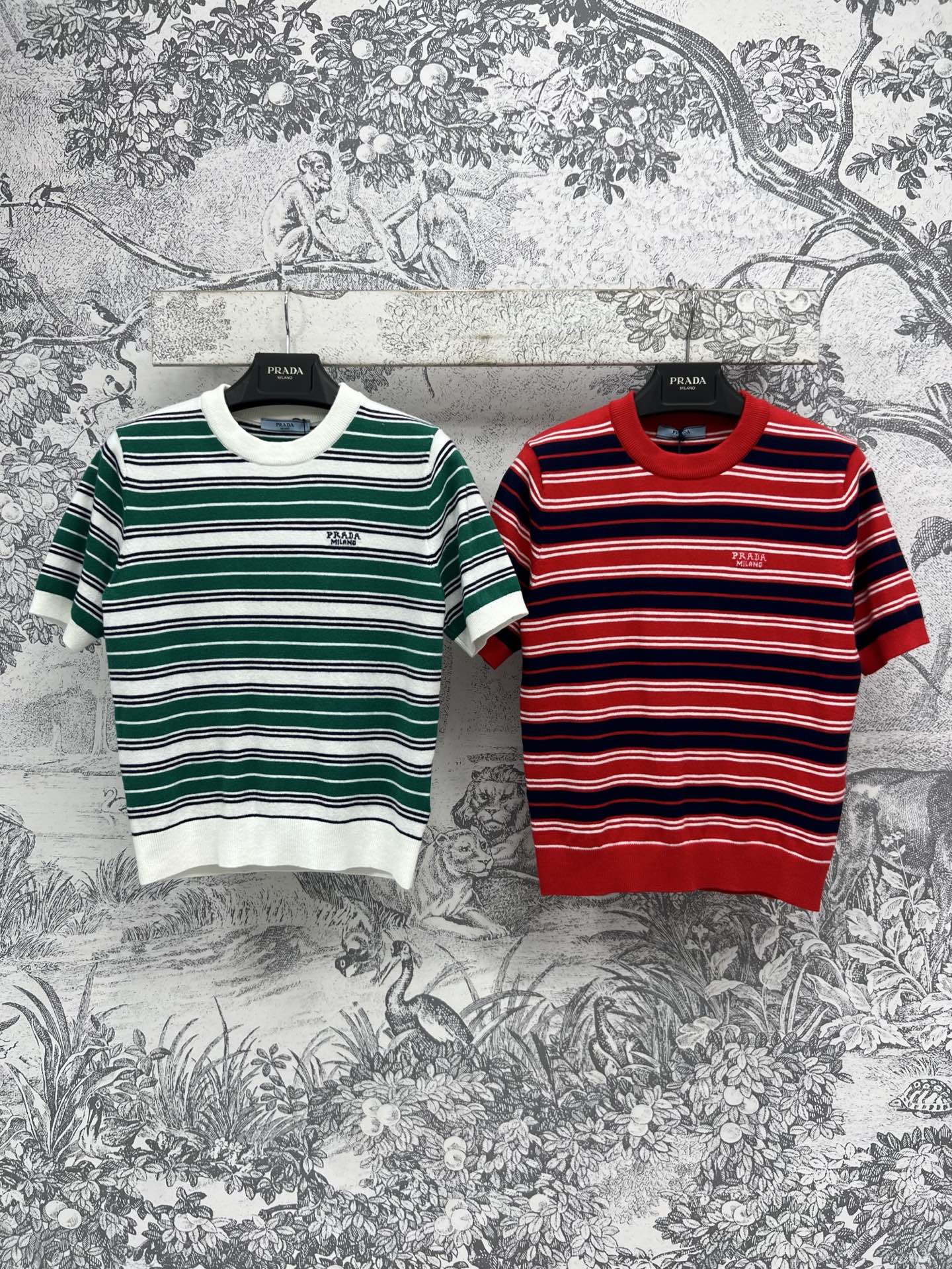 NO:317830,PD Home 25 Early Spring New Striped Knitted Short-sleeved Shirt Striped Elements that Reduce Age Score Striped Elements All-matched and Not Picky Classic Small Style Slim and Slim and Girly Simple yet Classic Imported Yarn Fabric Two Colors Three Codes SML, Dior, T-shirt, alexander wang19860909PD家 25早春新款 条纹针织短袖衫 减龄加分的条纹元素 上身百搭不挑人 经典的小版型 修身显瘦又少女 简简单单又不失经典 进口纱线面料 两色三码 SML,,dior,T-shirt,alexander wang,Women's clothing