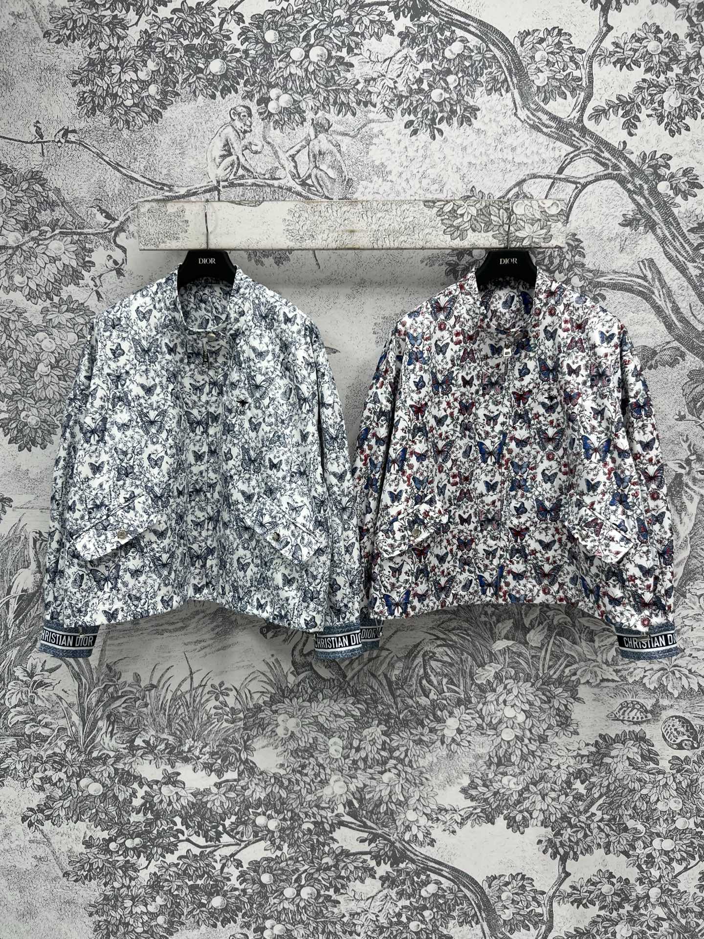 NO:317805,D Home 25 Early Spring New Style Butterfly Floral Print Stand Collar Jacket Customized Butterfly Print Fabric Color is Excellent, Mould Open Hardware Accessories, Handsome Stand Collar Design, Loose Style, No Picking Up, Street Photos, All kinds of good looking, Fashionable, Sweet and Cool Style, Handsome, Retro and Fashionable, You won't pick people no matter how you wear it, Details are absolutely unique, One Color Three SML, Dior, Jackets & Coats, Jackets & Coats, Alexander Wang19860909D家 25早春新款 蝴蝶花卉印花立领夹克外套 订制蝴蝶印花面料色泽感很赞 开模五金配件 帅气立领设计 宽松版型 上身不挑人穿着 街拍各种都好看 开启时尚甜酷风 上身帅气又复古时髦 怎么穿都不会挑人 细节绝绝子 一色三码 SML,,dior,jackets & coats,jackets & coats,alexander wang,Women's clothing