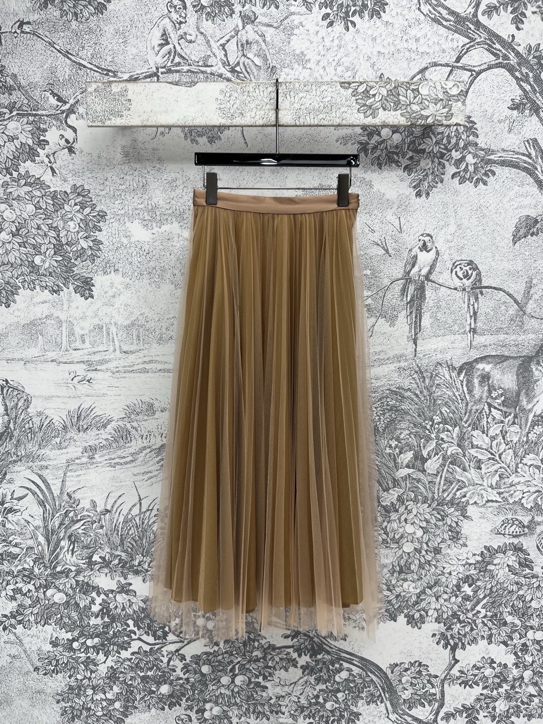 NO:317822,D Home 25 Early Spring New Pleated Gauze Skirts Extra Large Skirts Special Fabrics Different from the cheap versions on the market High-waisted A-line large skirts Two-layer lining skirts The upper body has a faint perspective but not transparent. Light and transparent yarn is as thin as a cicada's wings. It has a hazy beauty. The length just reveals the ankles. It looks tall and elegant. Two-color three-code SML, dior, skirts, alexander wang19860909D家 25早春新款 百褶纱裙 超大裙摆特费面料 跟市面的便宜版本有区别的 高腰a字大裙摆 两层内衬裙摆 上身隐隐约约的透视感 但不会透哦 轻透纱质 薄如蝉翼 隐约露出迷人的大长腿 有一种朦胧的美 长度刚好露出脚踝 显得又高挑又有气质 两色三码 SML,,dior,skirts,alexander wang,Women's clothing