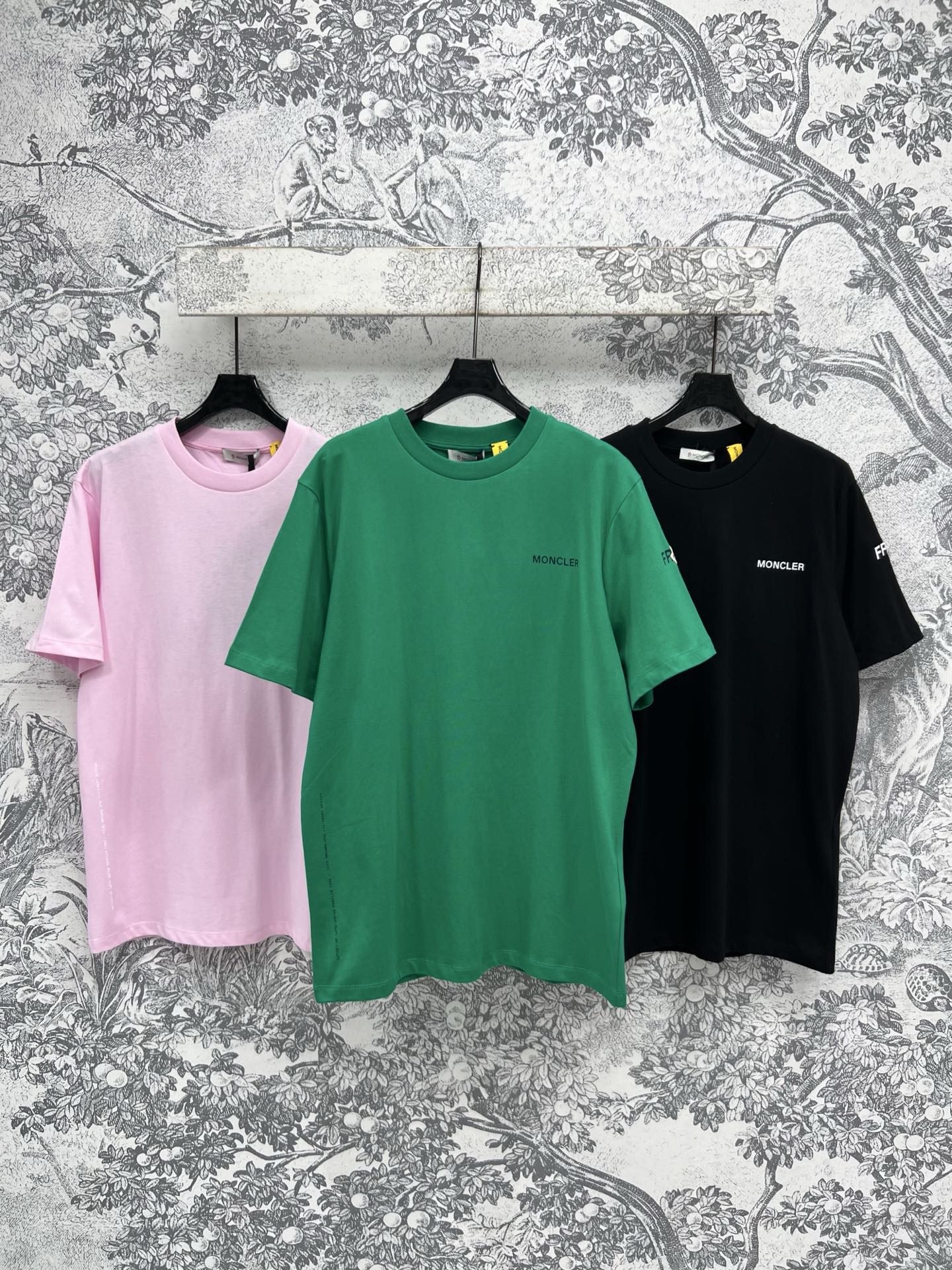 NO:317797,New spring and summer logo printed loose short-sleeved T-shirt Basic style, versatile upper body, not picky, imported pure cotton fabric, comfortable and breathable, small items for daily matching, three colors and three codes, SML, T-shirt,tees, t-shirt,alexander wang19860909春夏新款 logo印花宽松短袖T恤 基础款版型 上身百搭不挑人 进口纯棉面料 质感舒适透气 日常搭配的小单品 三色三码 SML,,T-shirt,tees，t-shirt,alexander wang,Women's clothing