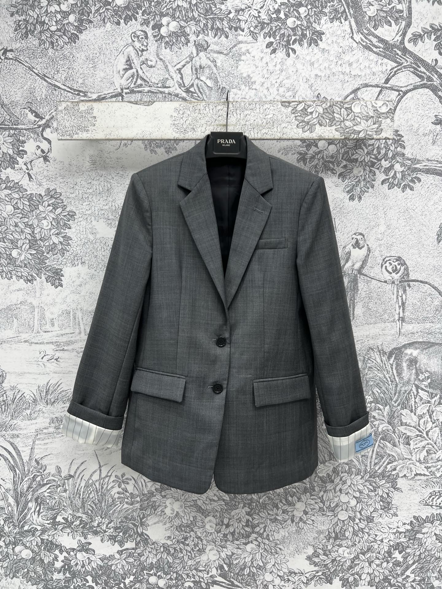 NO:318615,PD Home 25 Early Spring New Style Neutral Gray Suit Jacket Loose Style Comfortable Not Picky People Not So Hard Daily Exterior Wear Just Just Just Spliced ​​Striped Lined Cuffs With Stable Aura Small Shoulder Pads Easy to Hold Right-Angle Shoulders Low-key and Fashionable Daily Casual Recommended versatile items One Color Three Codes SML, Dior, Jackets & Coats, Business Suit, Alexander Wang19860909PD家 25早春新款 中性灰西装外套 宽松版型舒适不挑人 不是那么的硬挺日常外搭刚刚好 拼接条纹内衬袖口 自带稳重气场 小垫肩上身轻松拿捏直角肩 低调又时髦 日常休闲推荐百搭单品一色三码 SML,,dior,jackets & coats,business suit,alexander wang,Women's clothing
