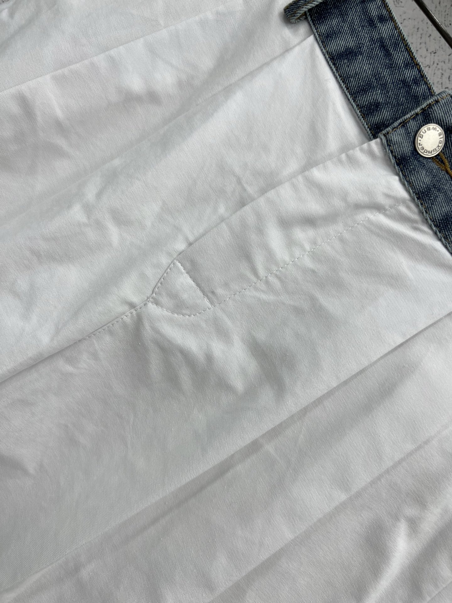 25早春新款 翻领衬衫+百褶裤裙+直筒裤 复古白色大气优雅 蓝色条纹配色清新减龄 两色一系列随意搭配  
