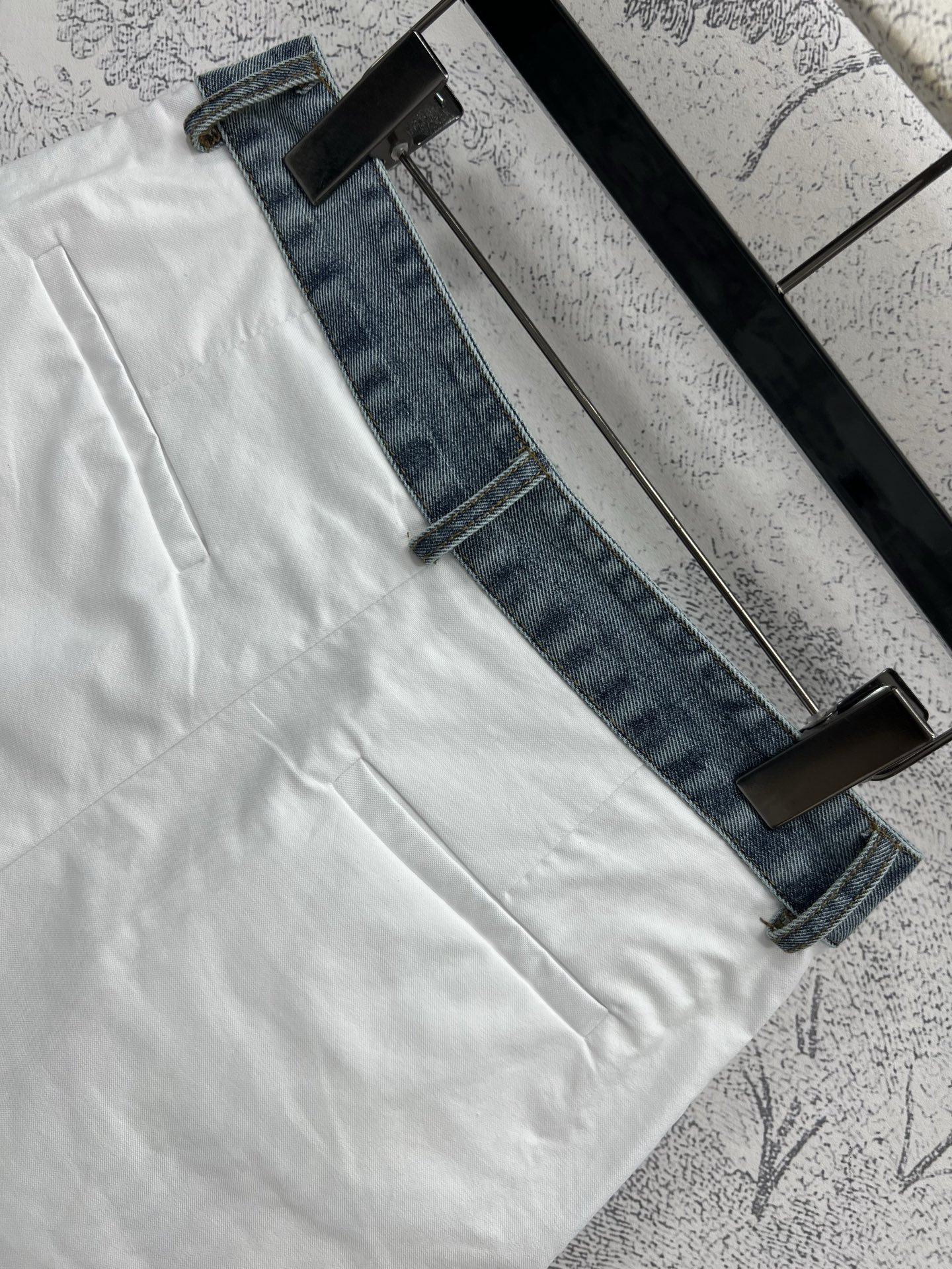25早春新款 翻领衬衫+百褶裤裙+直筒裤 复古白色大气优雅 蓝色条纹配色清新减龄 两色一系列随意搭配  