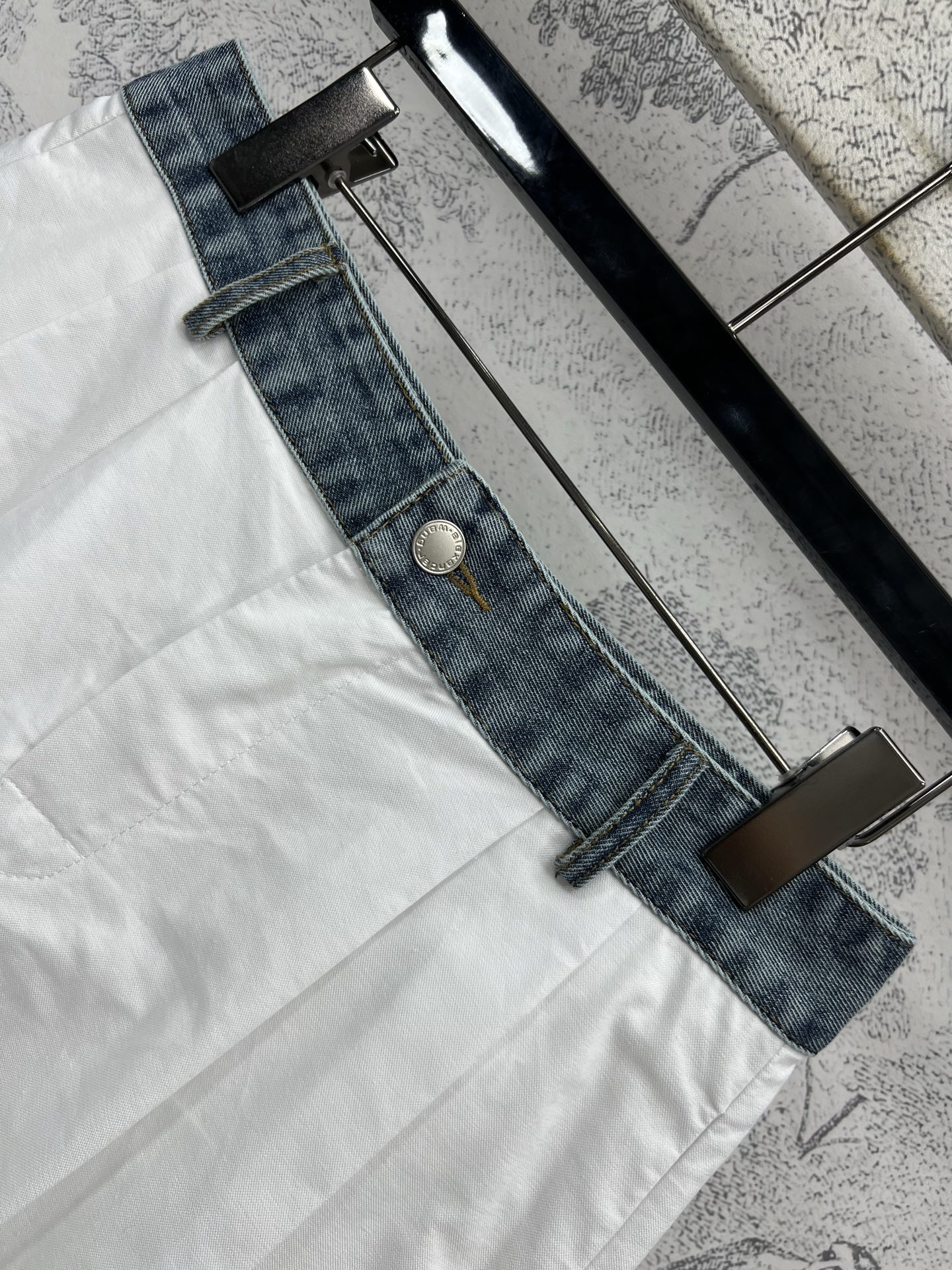 25早春新款 翻领衬衫+百褶裤裙+直筒裤 复古白色大气优雅 蓝色条纹配色清新减龄 两色一系列随意搭配  