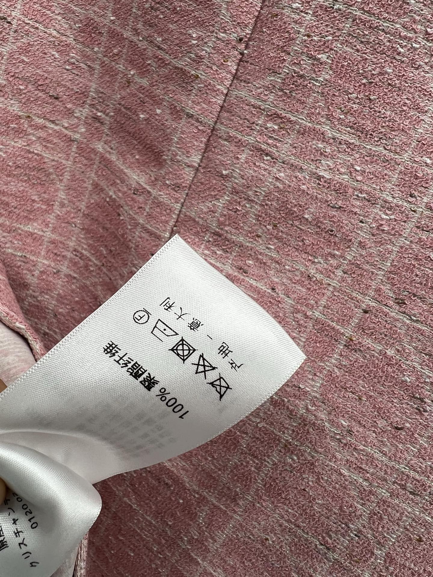 D家 25早春新款 菱格纹提花背心连衣裙 圆领CD单排扣设计 双口袋点缀 直筒版型上身显瘦减龄又有气质 