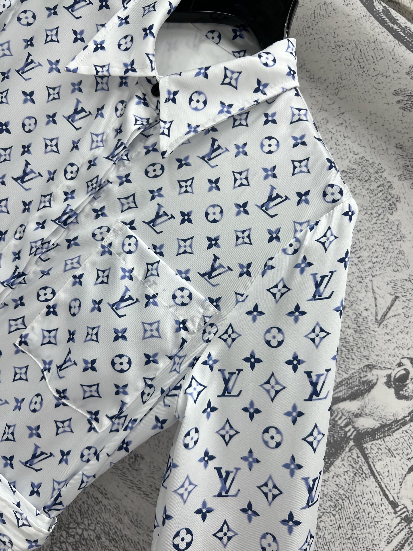 L家 25早春新款 渐变老花系列 翻领衬衫+高腰短裤+衬衫连衣裙 经典的Monogram老花渐变设计 复