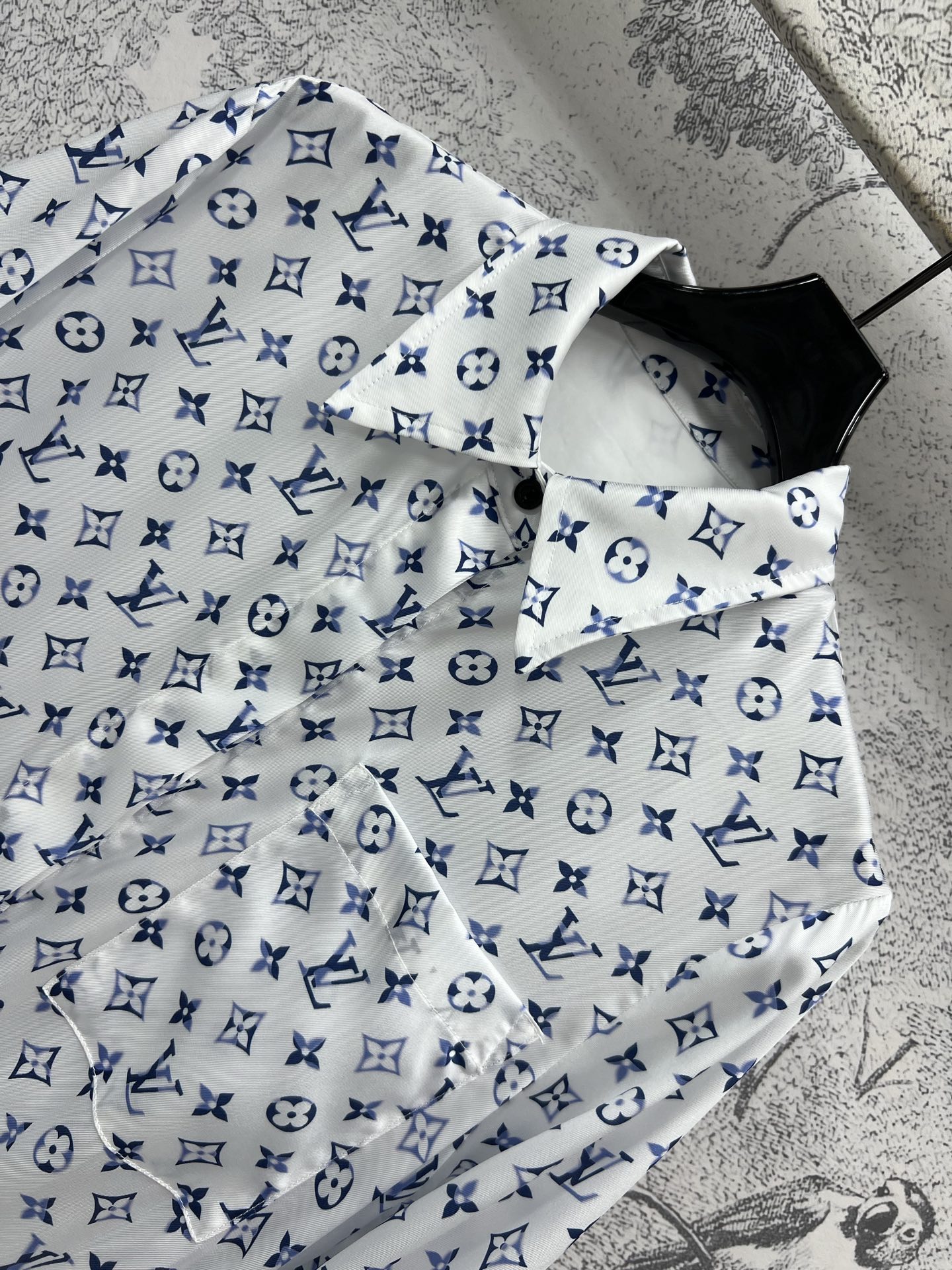 L家 25早春新款 渐变老花系列 翻领衬衫+高腰短裤+衬衫连衣裙 经典的Monogram老花渐变设计 复