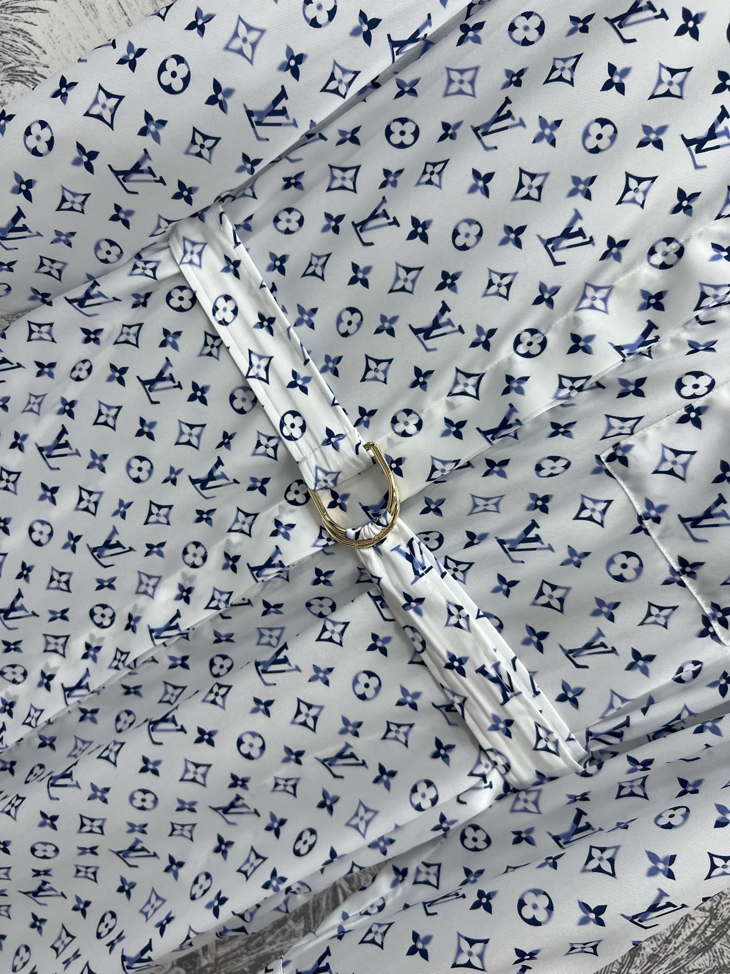 L家 25早春新款 渐变老花系列 翻领衬衫+高腰短裤+衬衫连衣裙 经典的Monogram老花渐变设计 复